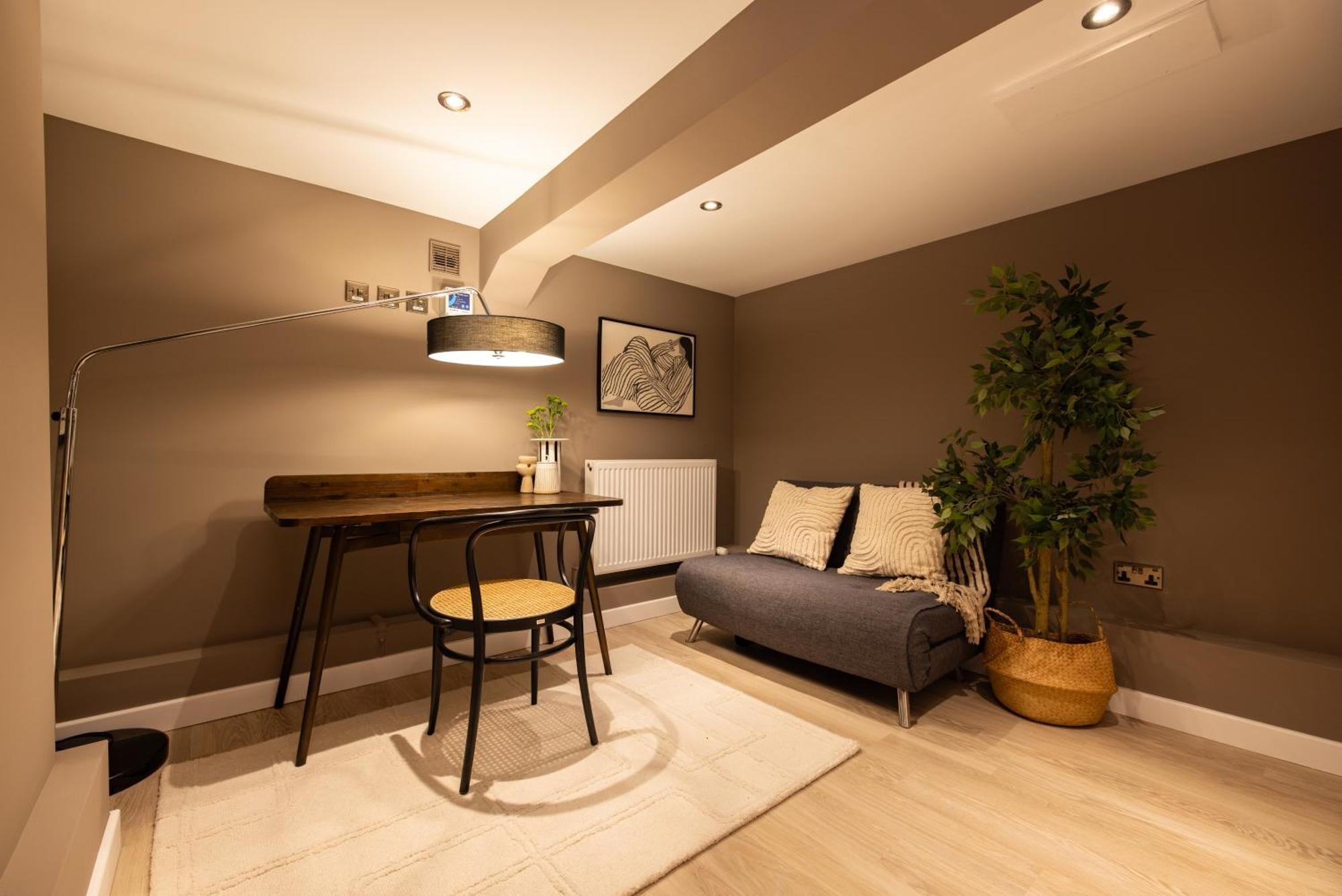 The Tyrwhitt Road Place - Lovely 2bdr Flat With Garden Apartment *