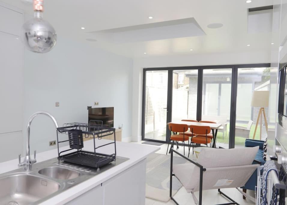 Stylish Flat With Garden, Close To * Londen