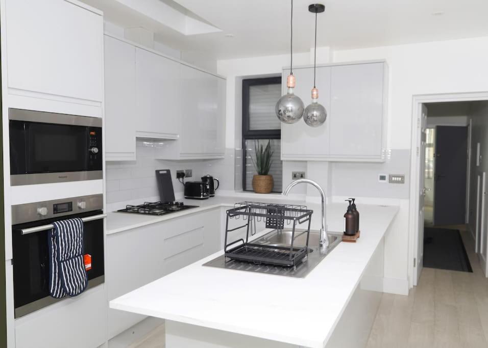 Appartement Stylish Flat With Garden, Close To