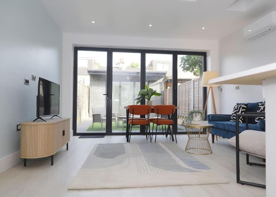 Stylish Flat With Garden, Close To Appartement *