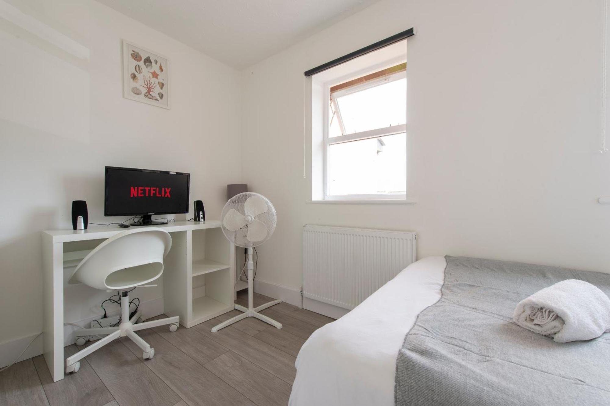 Stylish 2 Bed House Near O2 Arena, Excel & Airport Ferienhaus London