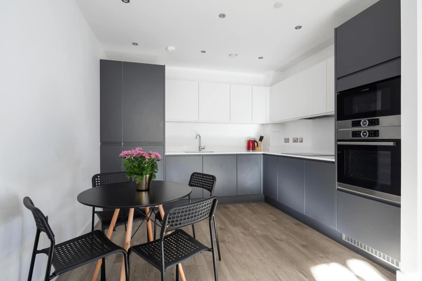 2 Mins Walk From Ucl Campus And Stadium *