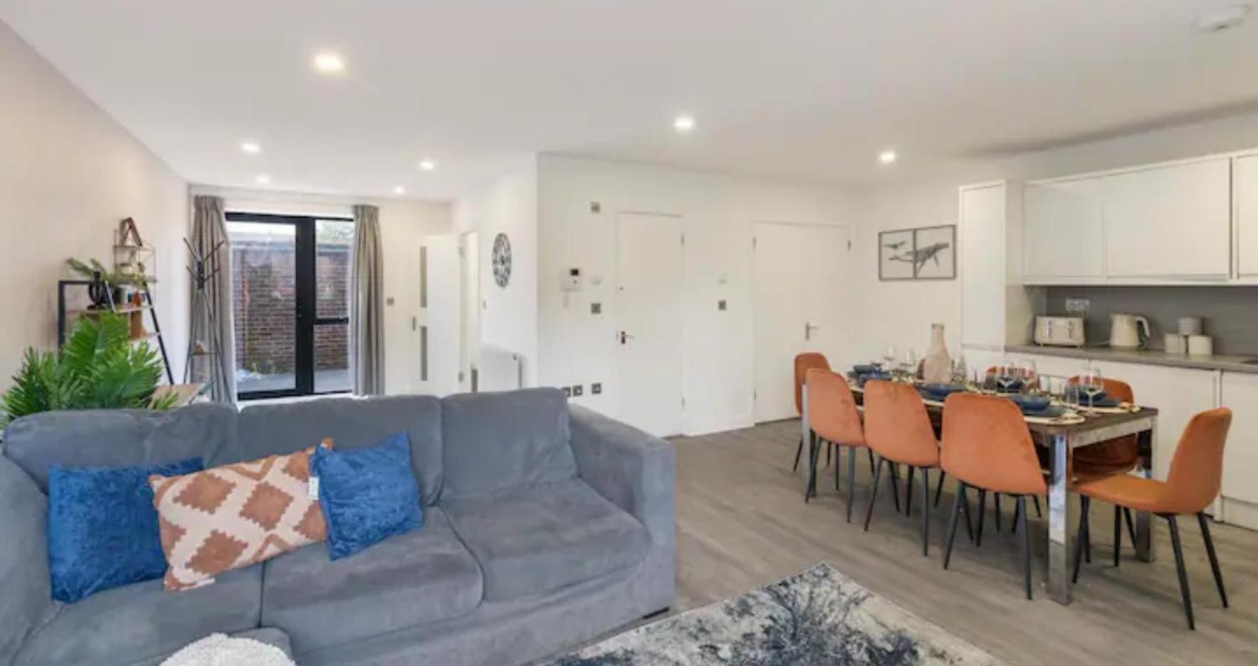 3 Bedrooms 2baths 3 Toilets Excel City Airport O2 Sleeps Up To 7, Apartamento