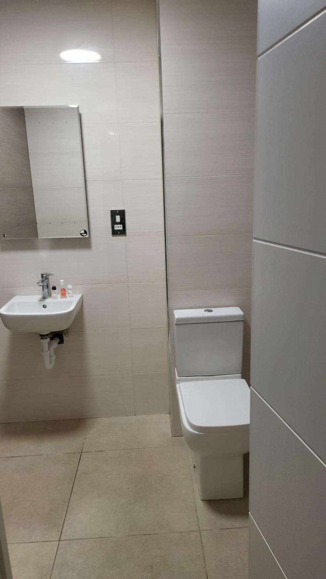 3 Bedrooms 2baths 3 Toilets Excel City Airport O2 Sleeps Up To 7,
