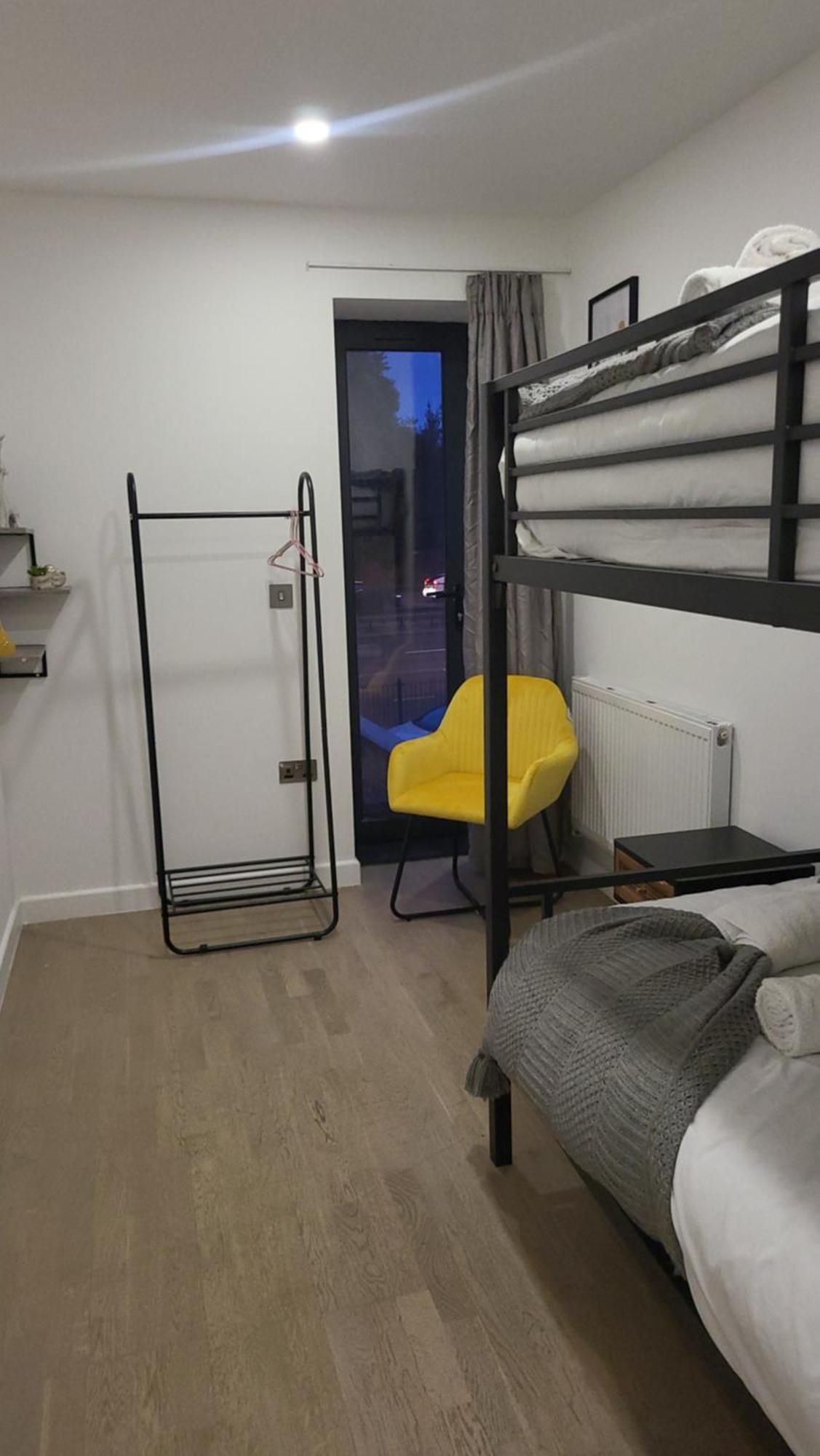 3 Bedrooms 2baths 3 Toilets Excel City Airport O2 Sleeps Up To 7,
