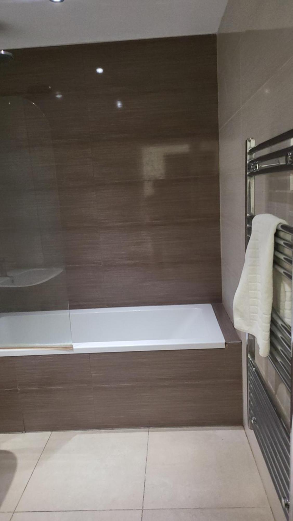 3 Bedrooms 2baths 3 Toilets Excel City Airport O2 Sleeps Up To 7, Londres