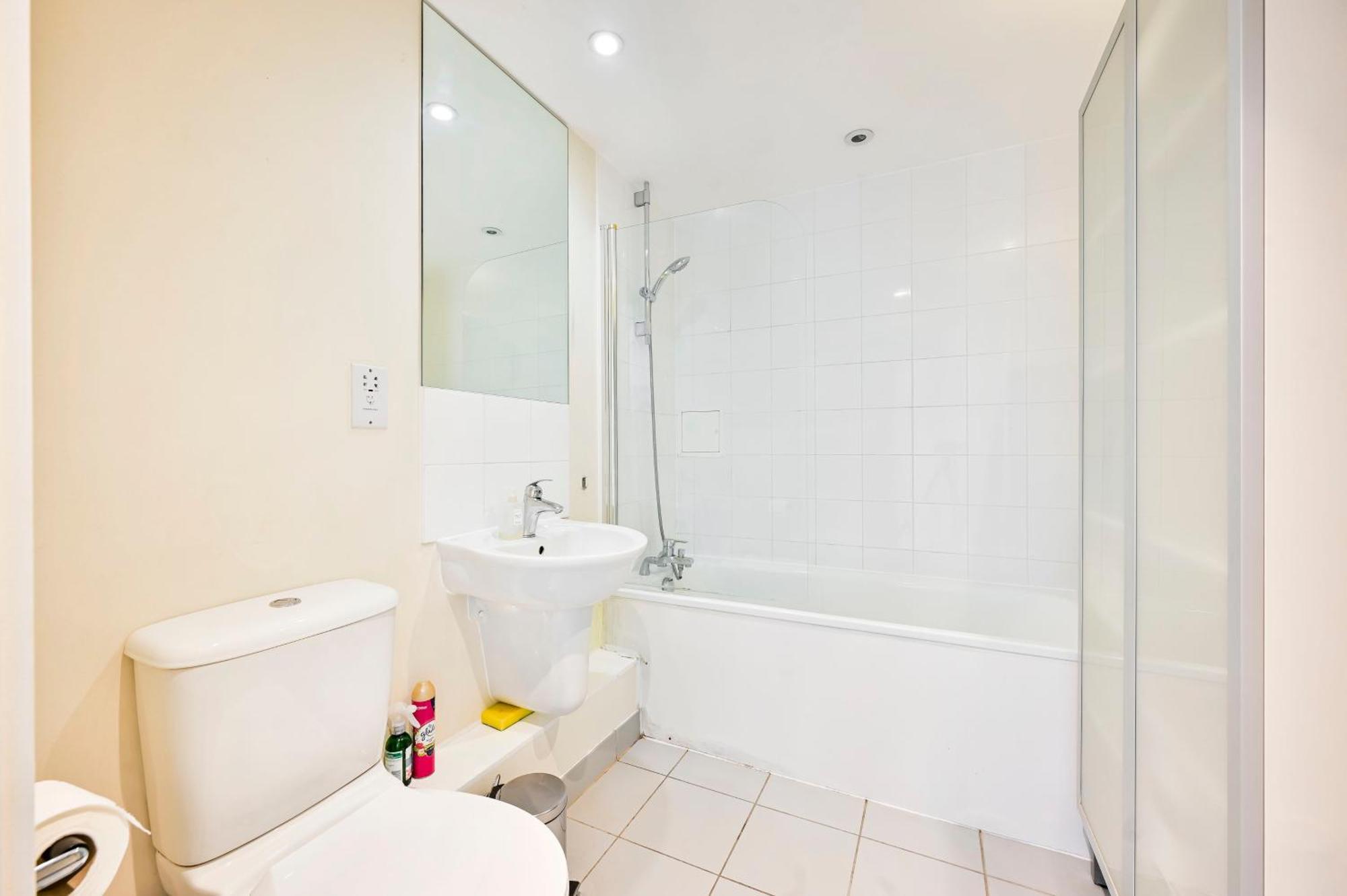 2 Bed Flat Next Old Street Tube Londres