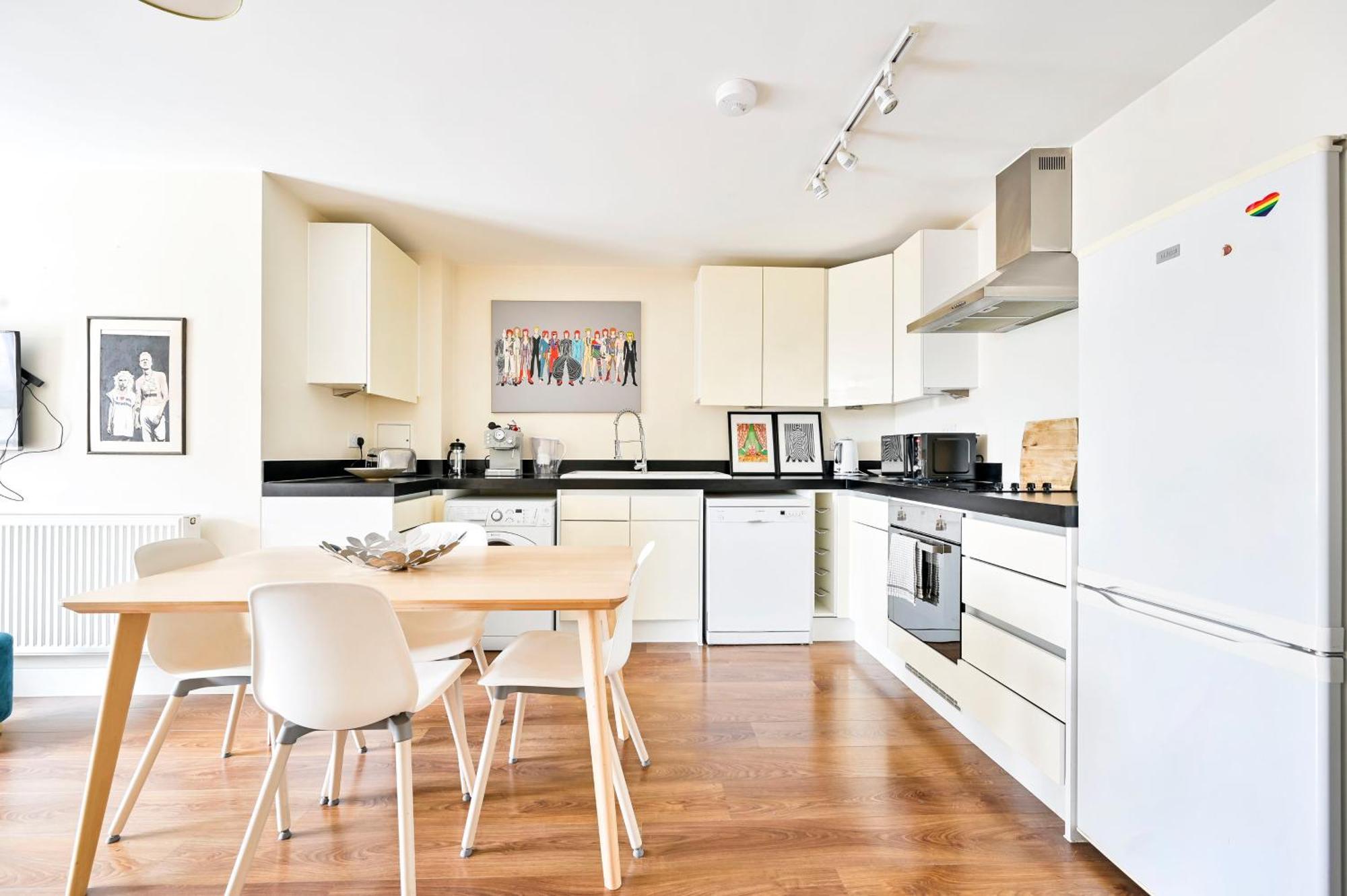 2 Bed Flat Next Old Street Tube Appartement