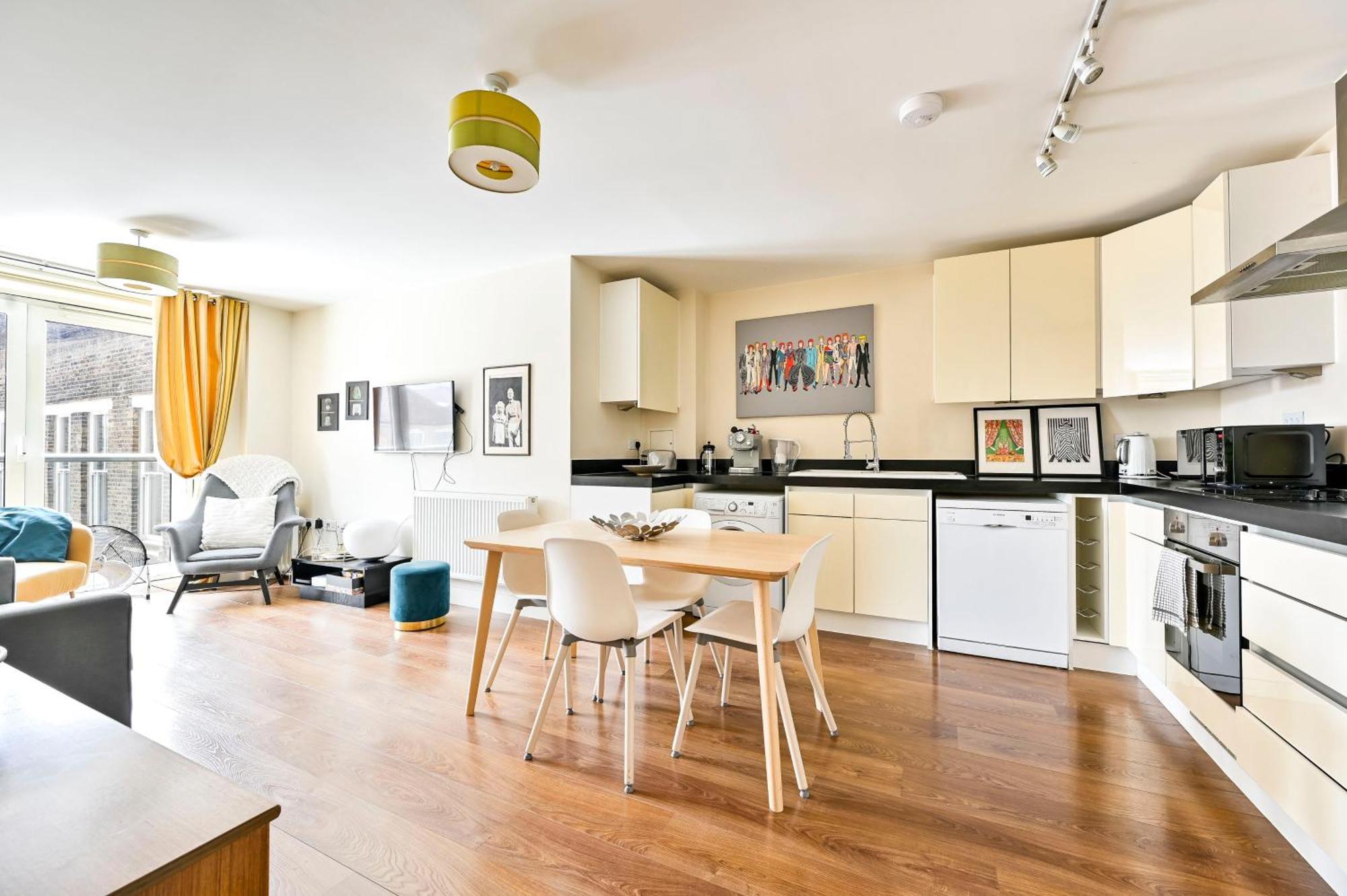 2 Bed Flat Next Old Street Tube Londres