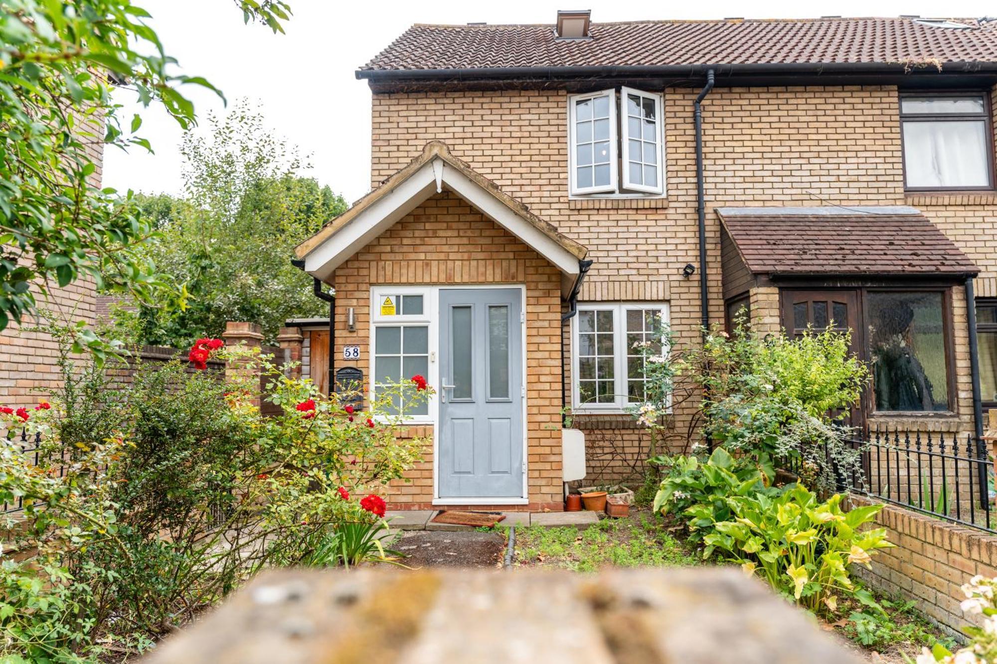 Shard View 3 Bed Entire Holiday home *