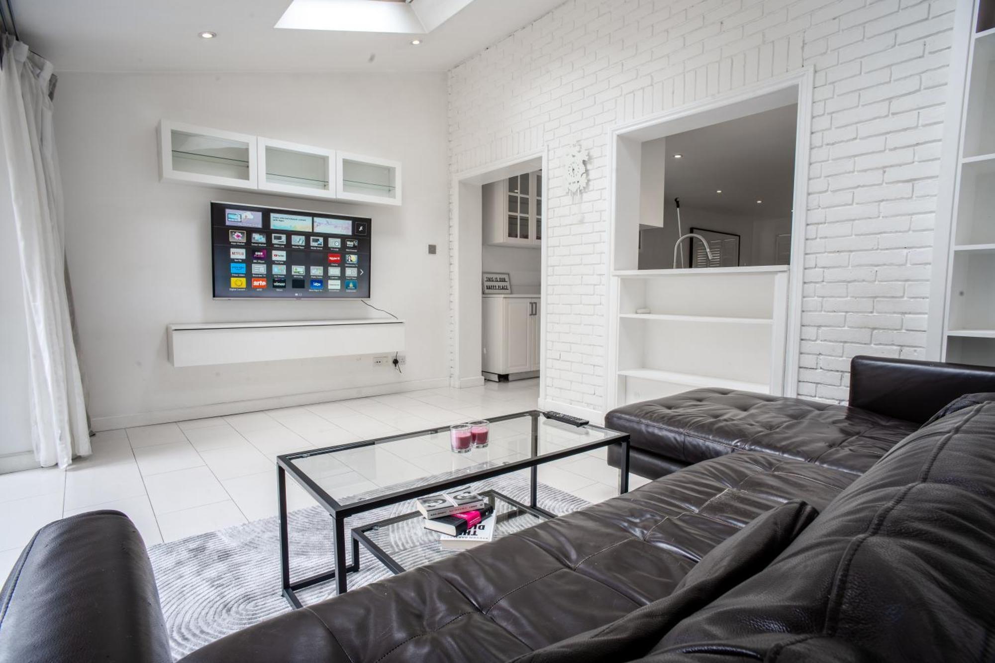Shard View 3 Bed Entire Holiday home *