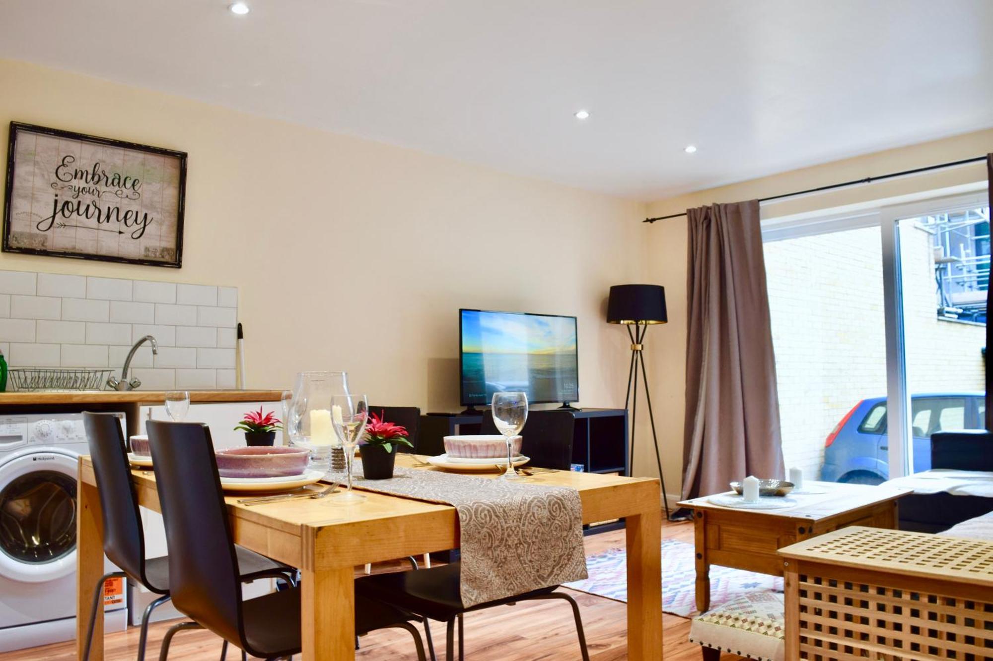 Stylish And Homely 4 Bedroom In East Appartement