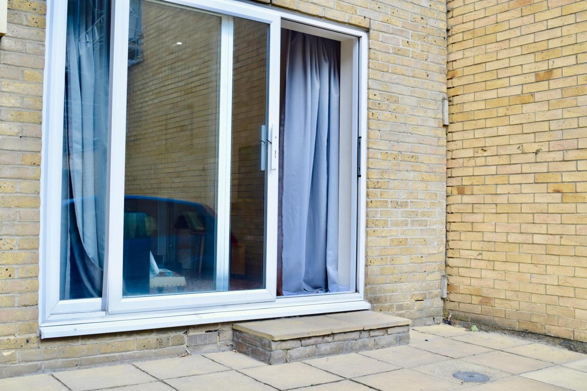 Stylish And Homely 4 Bedroom In East
