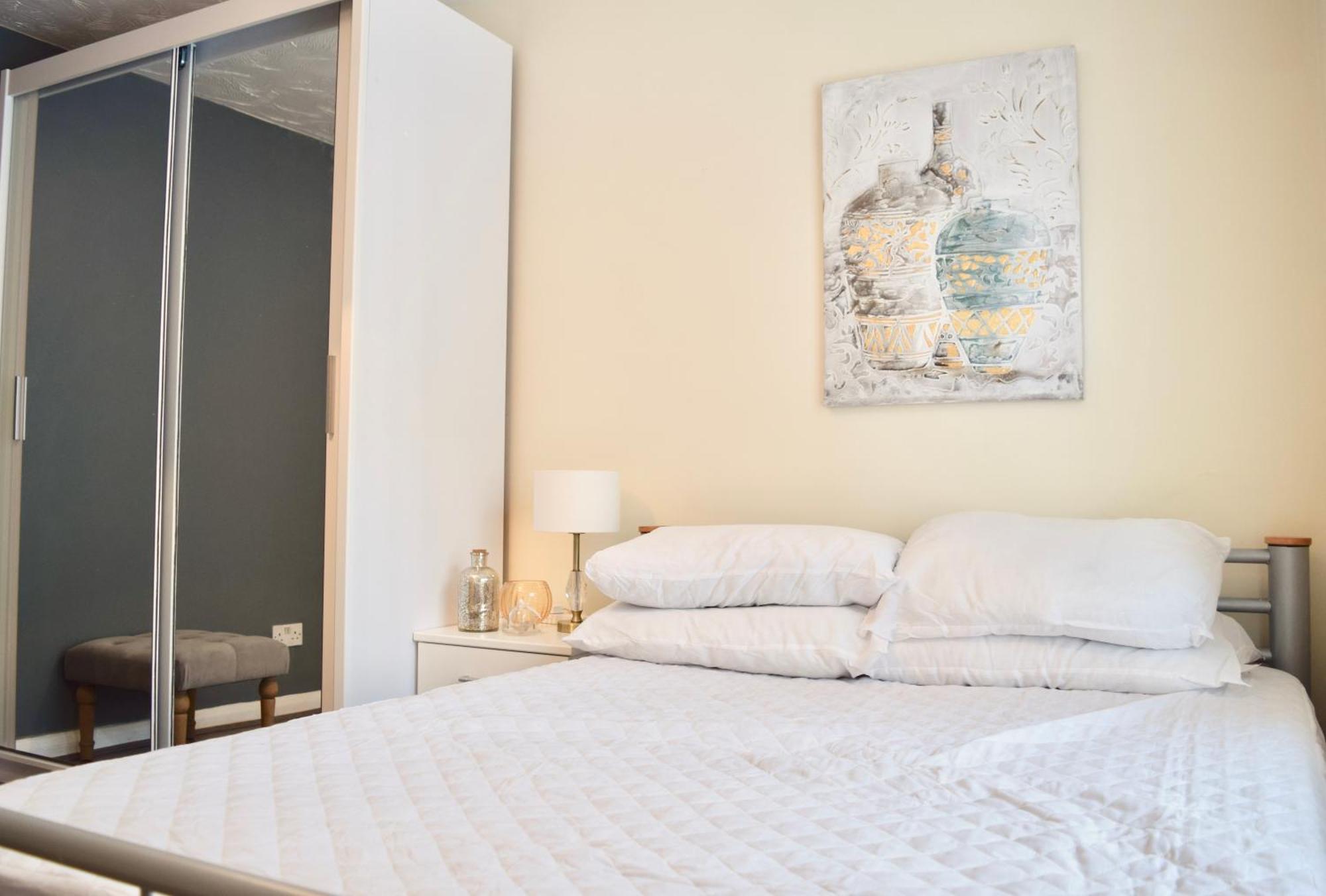 Stylish And Homely 4 Bedroom In East Appartement *