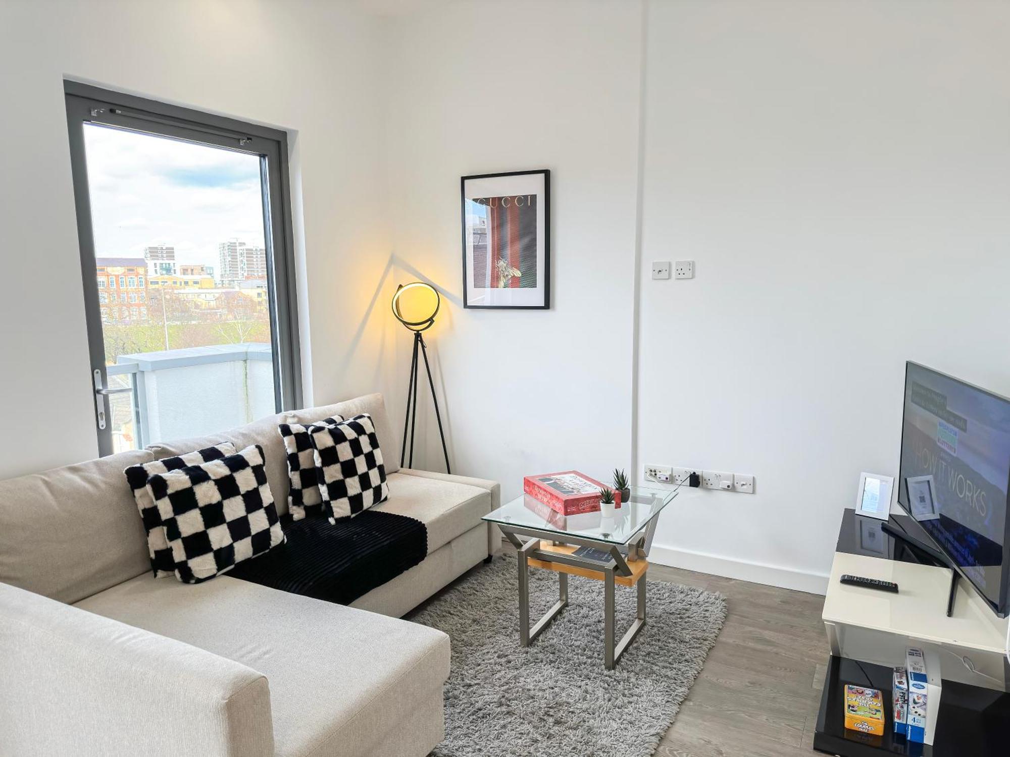 Contemporary With Private Terraces In Shoreditch, Hoxton, Islington *