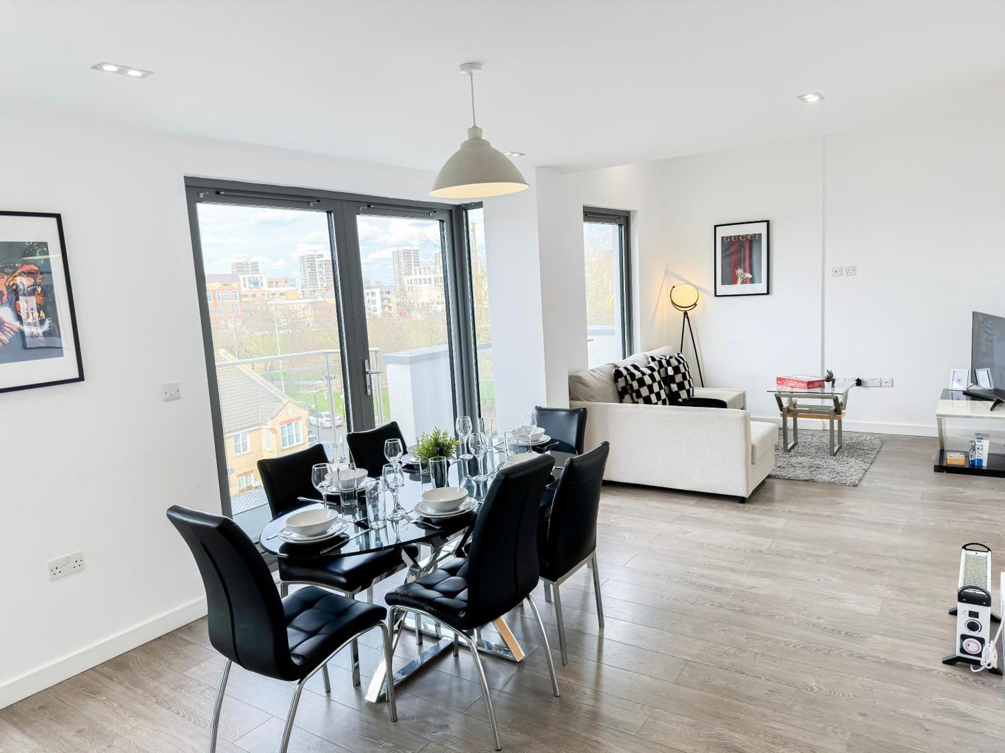 Contemporary With Private Terraces In Shoreditch, Hoxton, Islington
