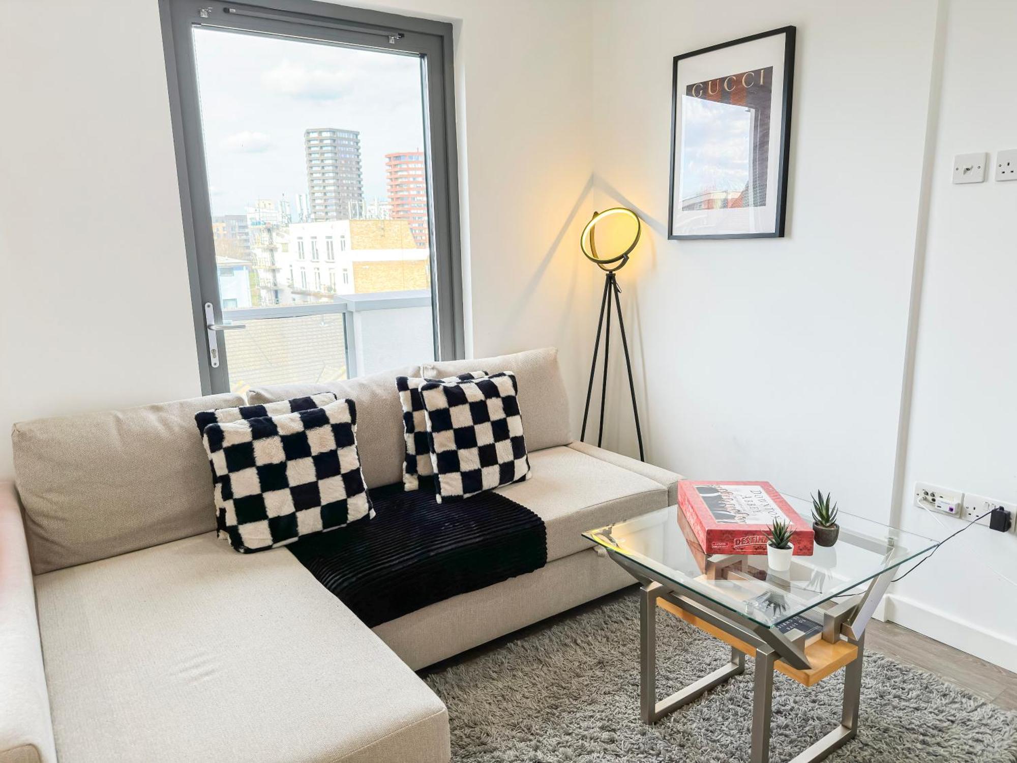 Contemporary With Private Terraces In Shoreditch, Hoxton, Islington
