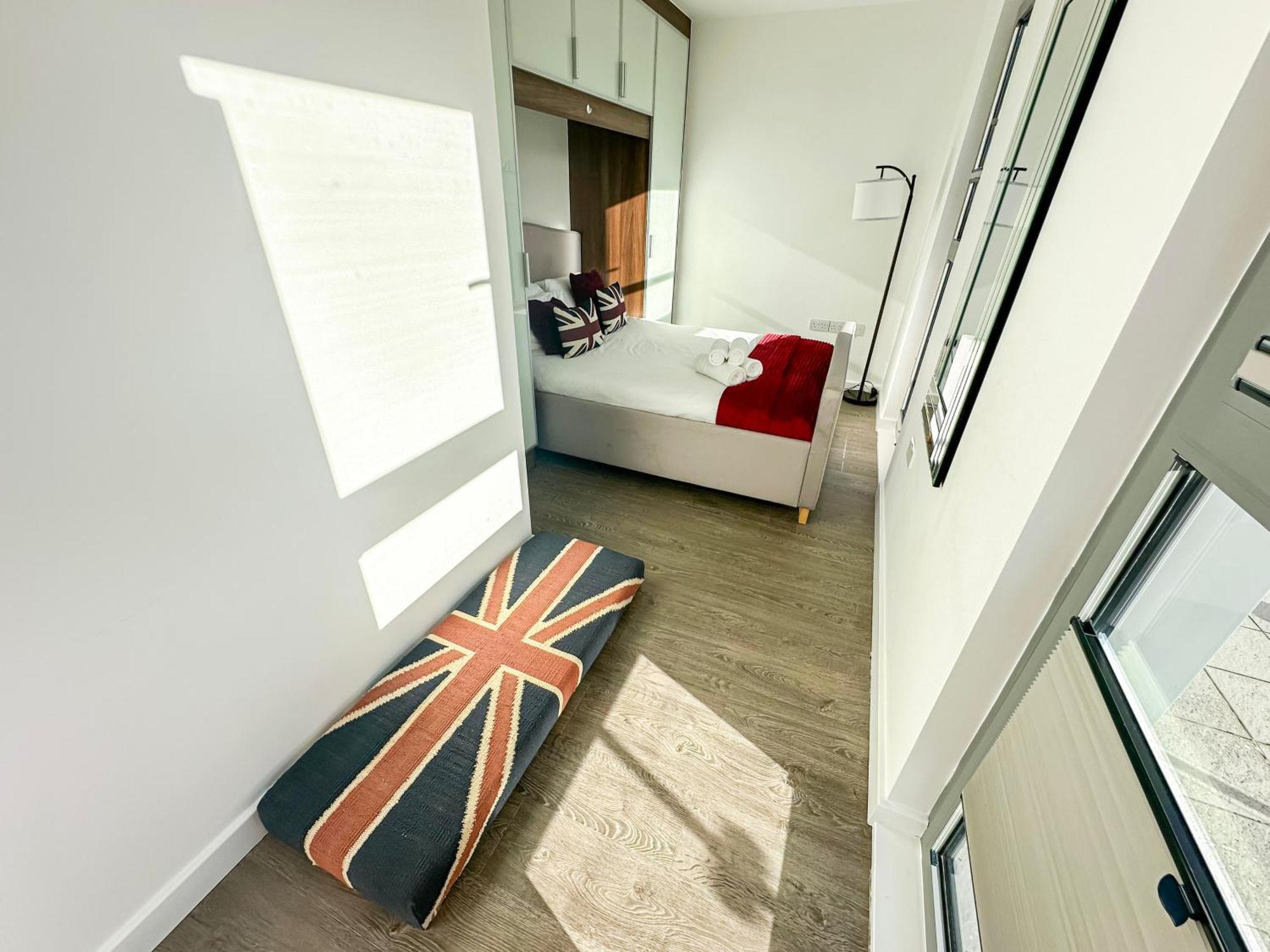 Contemporary With Private Terraces In Shoreditch, Hoxton, Islington