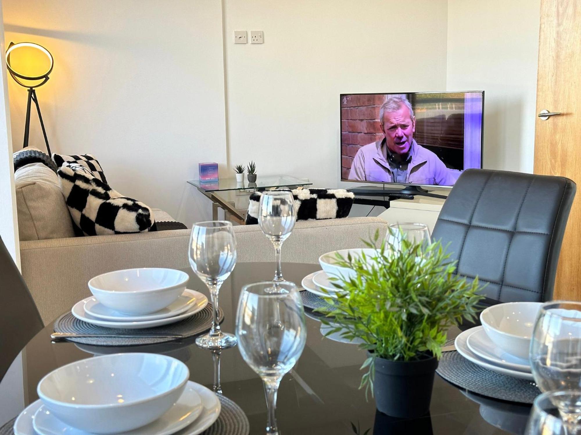 Contemporary With Private Terraces In Shoreditch, Hoxton, Islington *