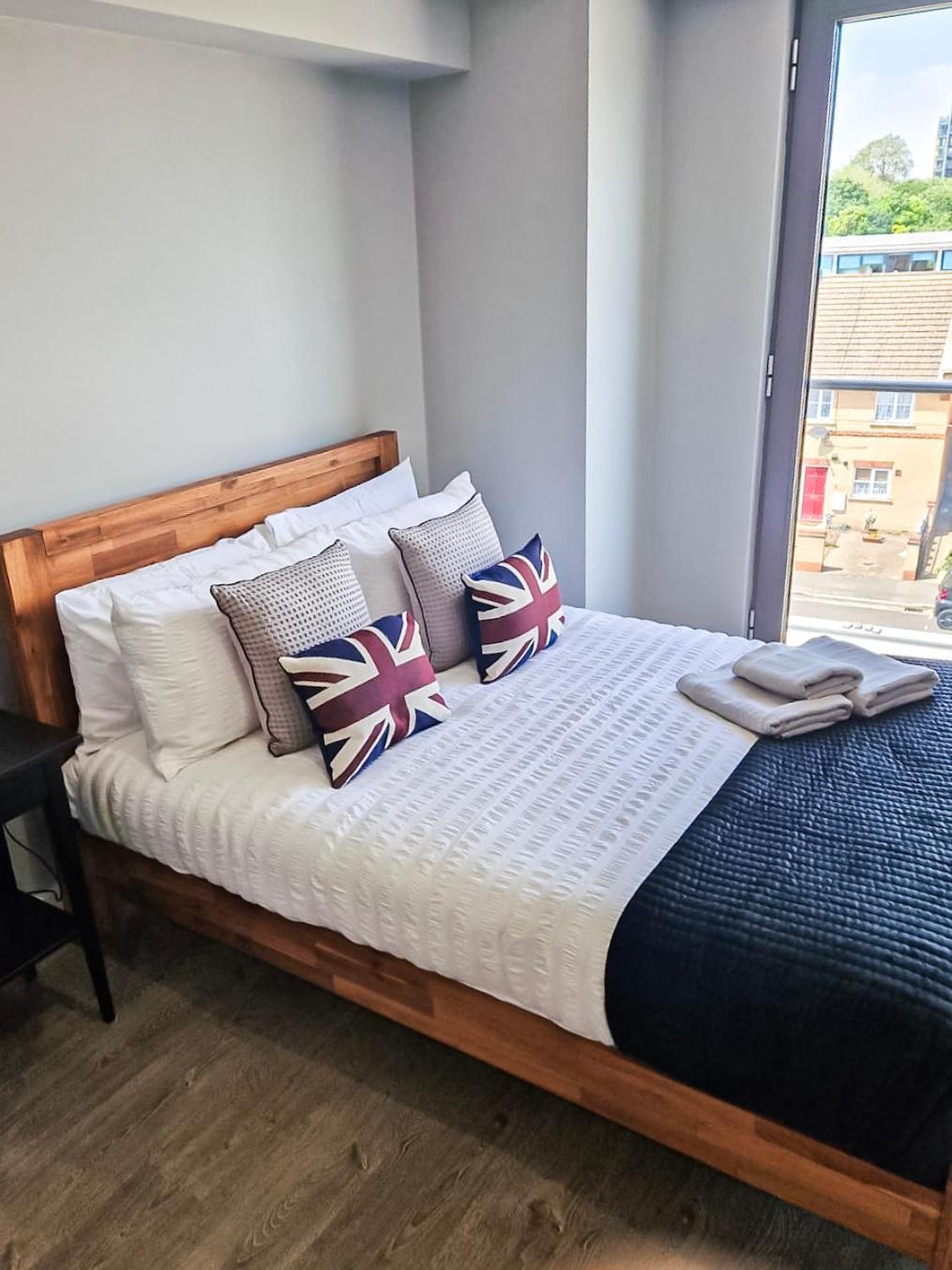Contemporary With Private Terraces In Shoreditch, Hoxton, Islington