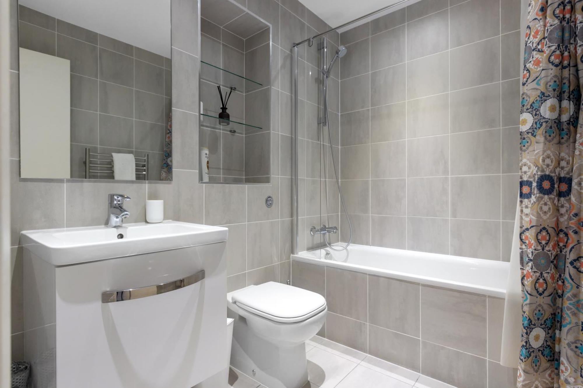 4 Bed 2 Bath - Modern Flat Right On Columbia Road! London