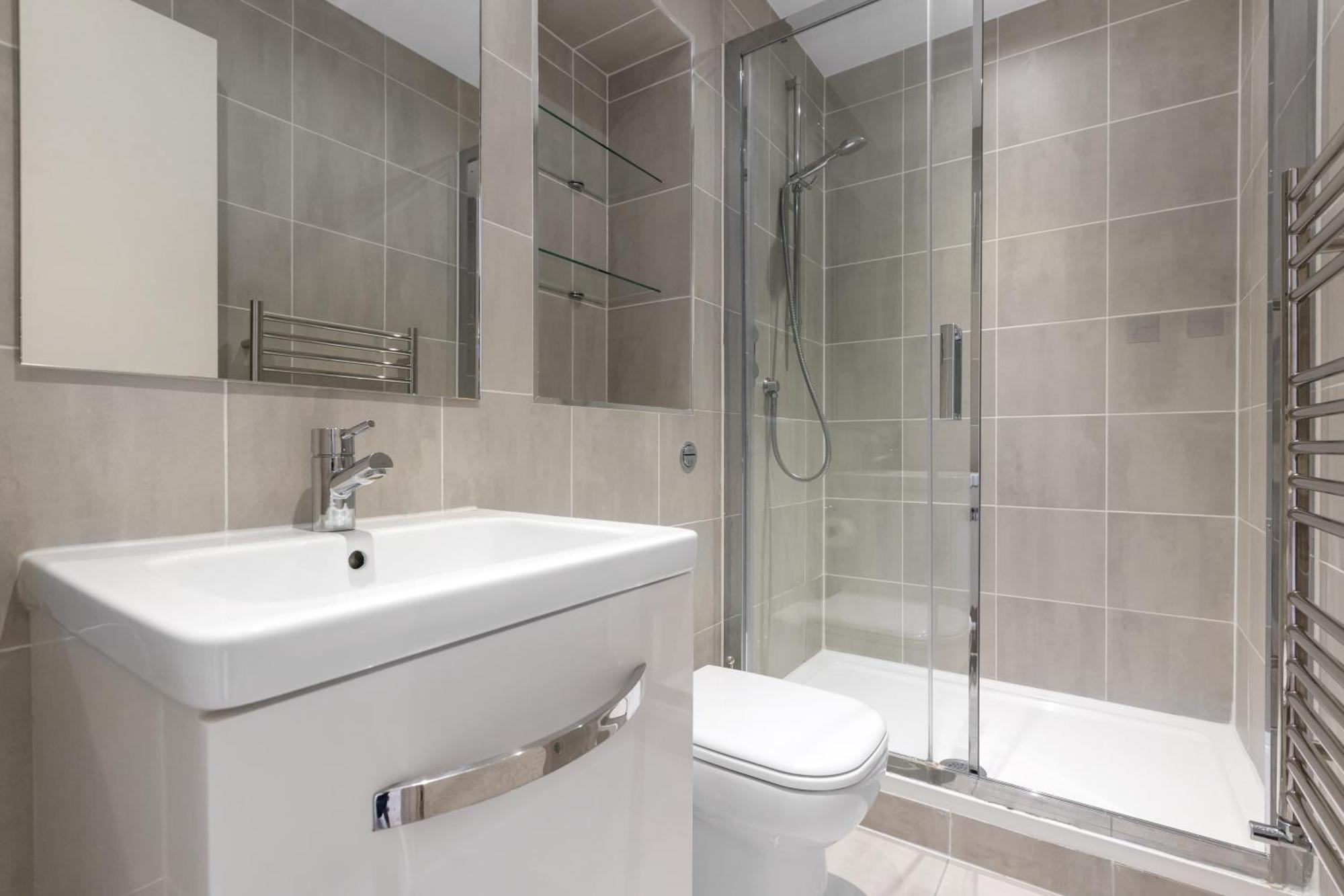 4 Bed 2 Bath - Modern Flat Right On Columbia Road!
