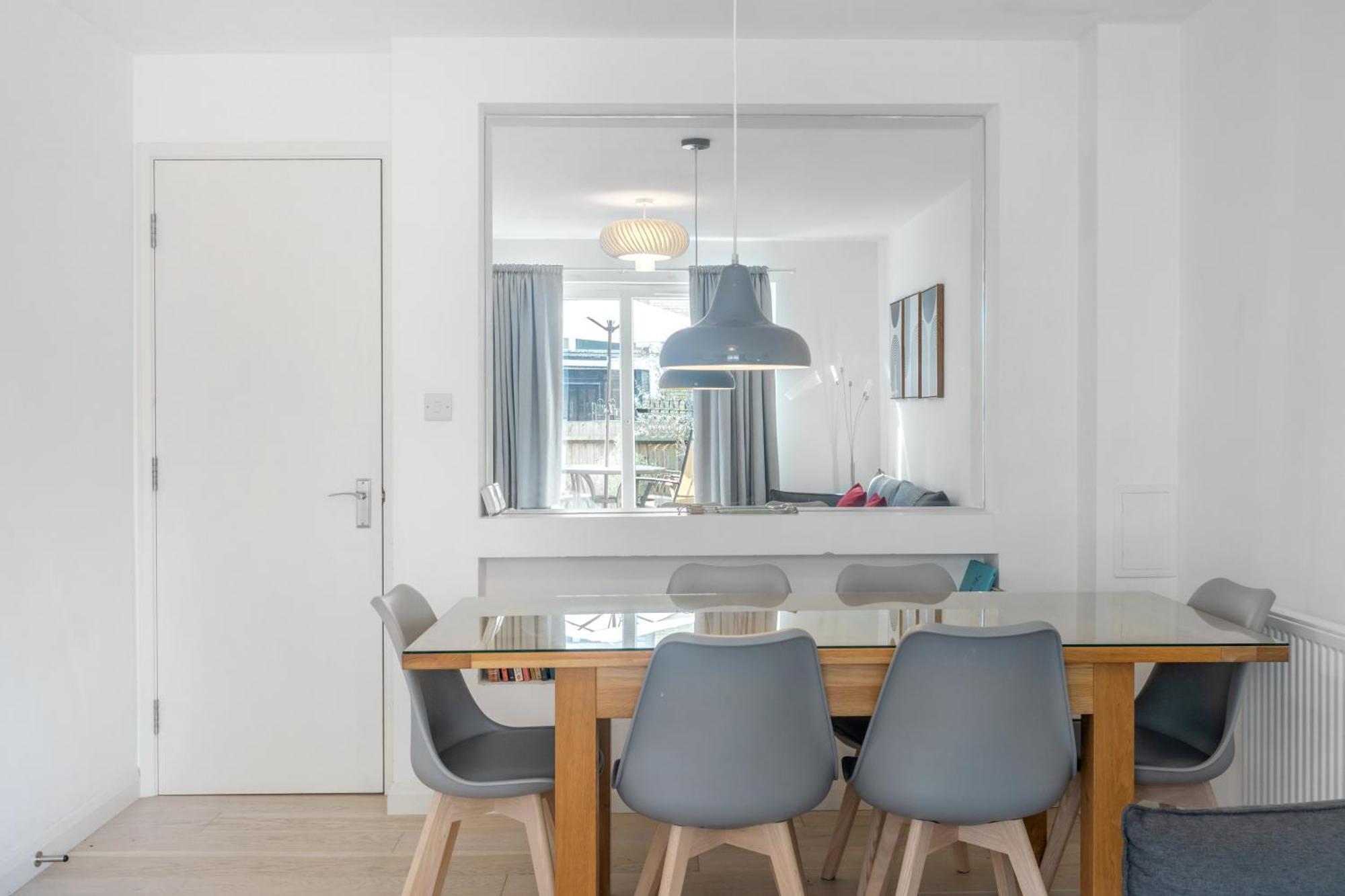4 Bed 2 Bath - Modern Flat Right On Columbia Road! Holiday home
