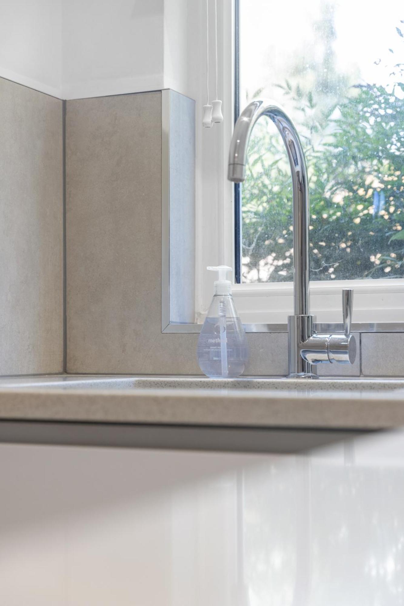 Holiday home 4 Bed 2 Bath - Modern Flat Right On Columbia Road!