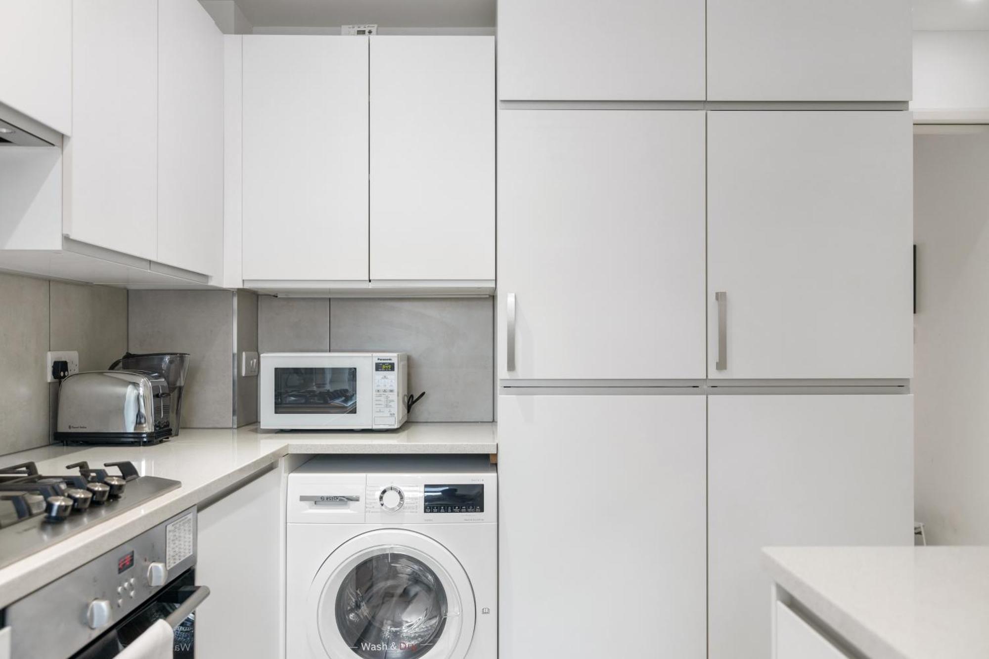 4 Bed 2 Bath - Modern Flat Right On Columbia Road! Holiday home *
