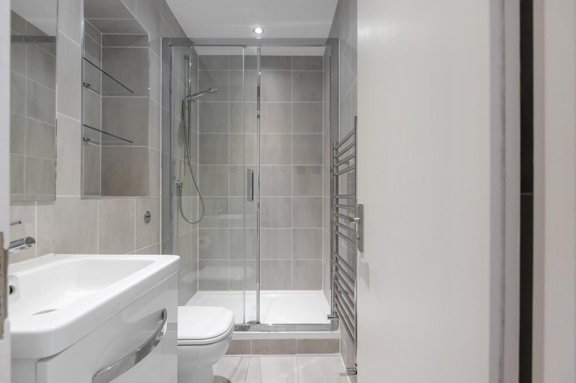 Holiday home 4 Bed 2 Bath - Modern Flat Right On Columbia Road! *