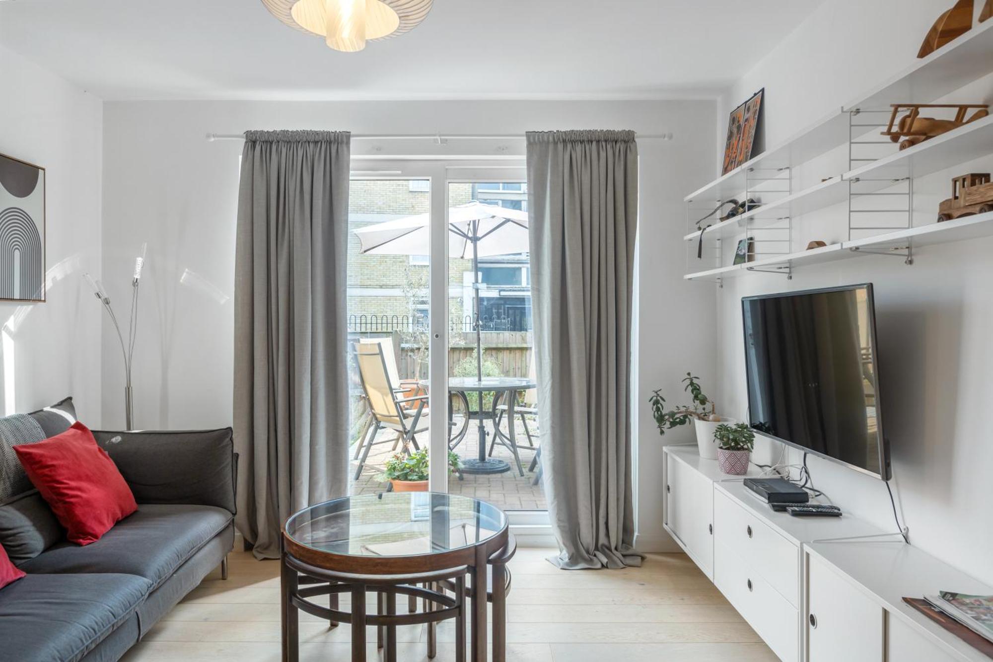 4 Bed 2 Bath - Modern Flat Right On Columbia Road! London