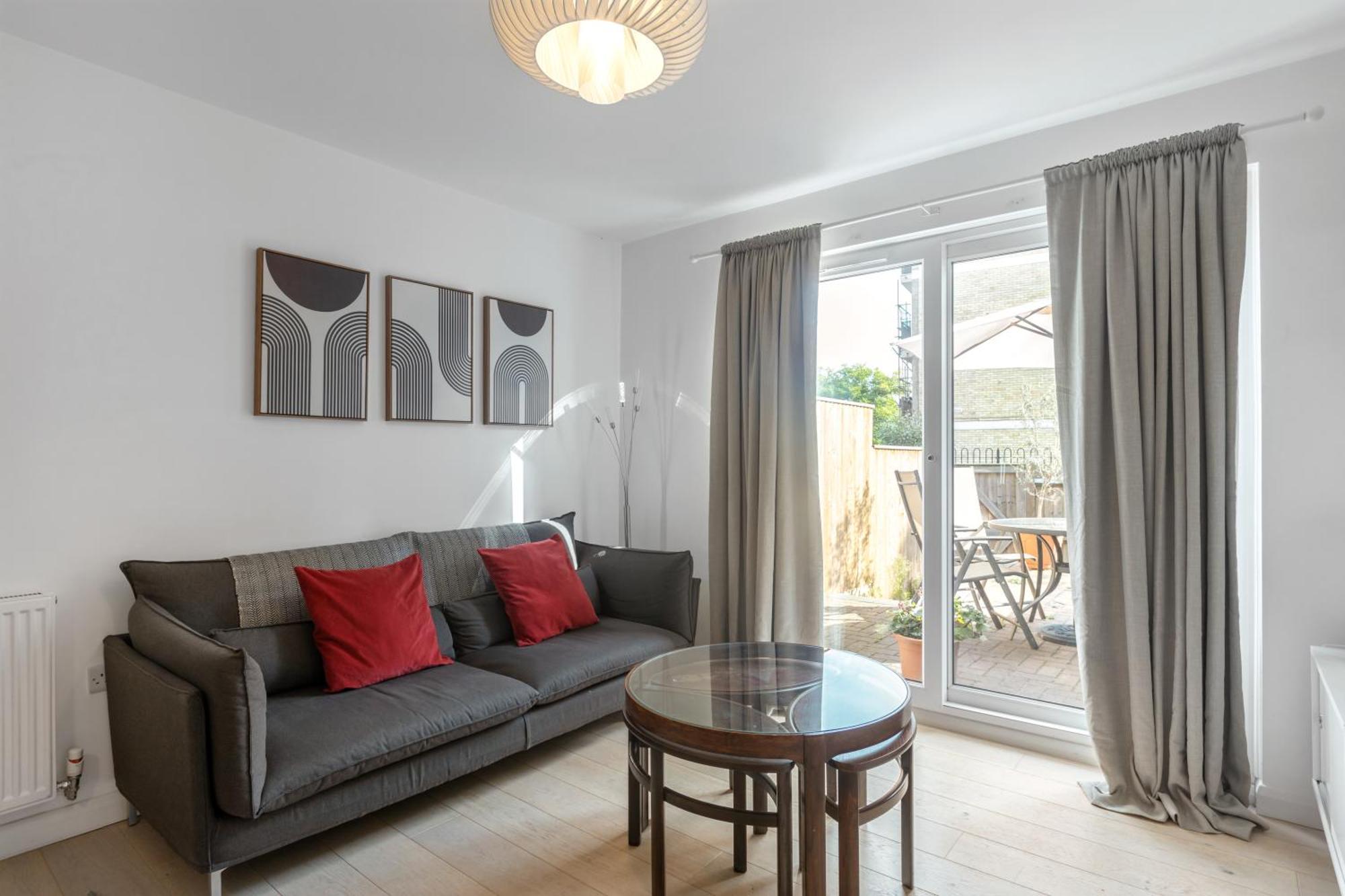 4 Bed 2 Bath - Modern Flat Right On Columbia Road!