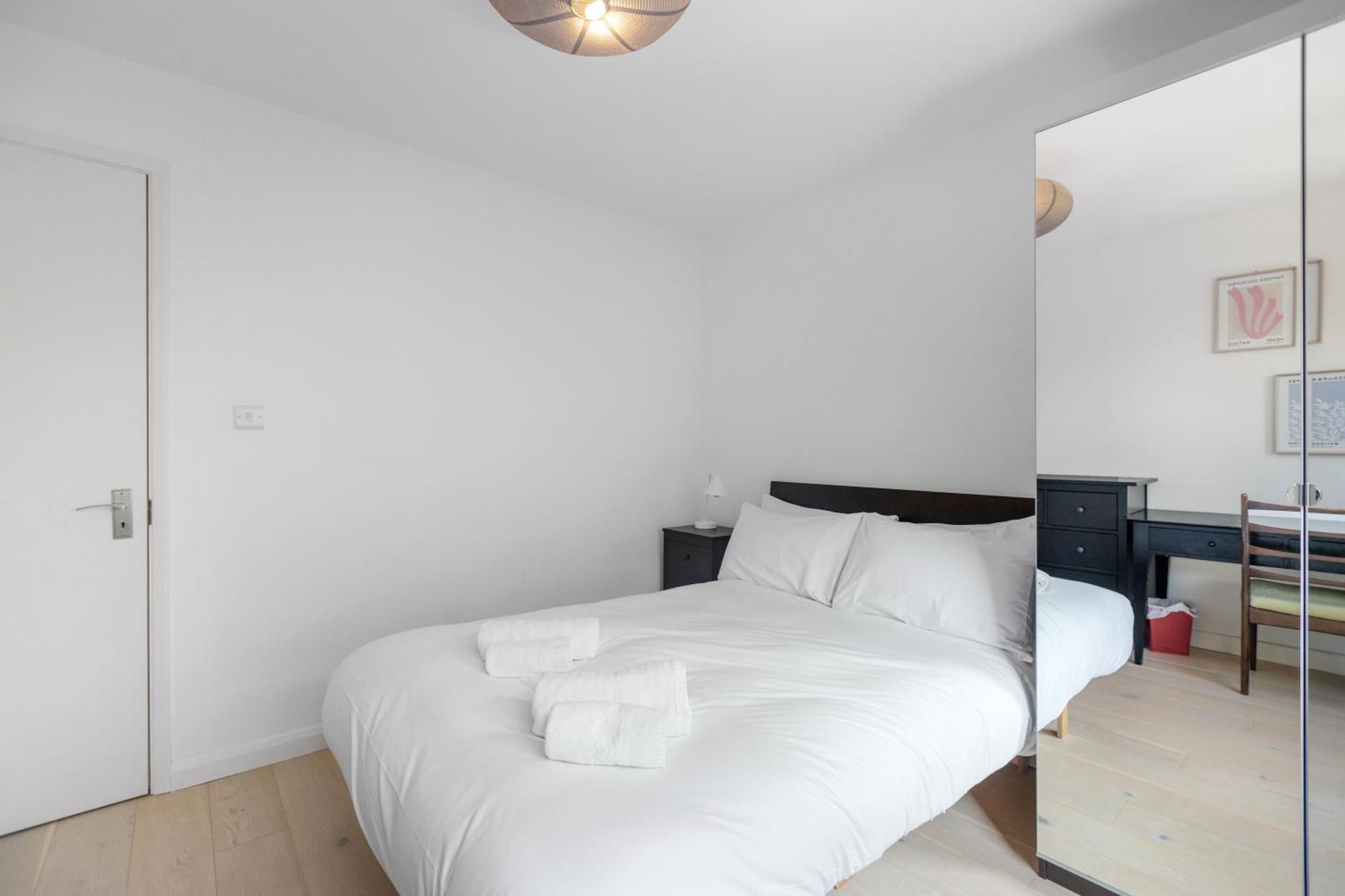Holiday home 4 Bed 2 Bath - Modern Flat Right On Columbia Road! *
