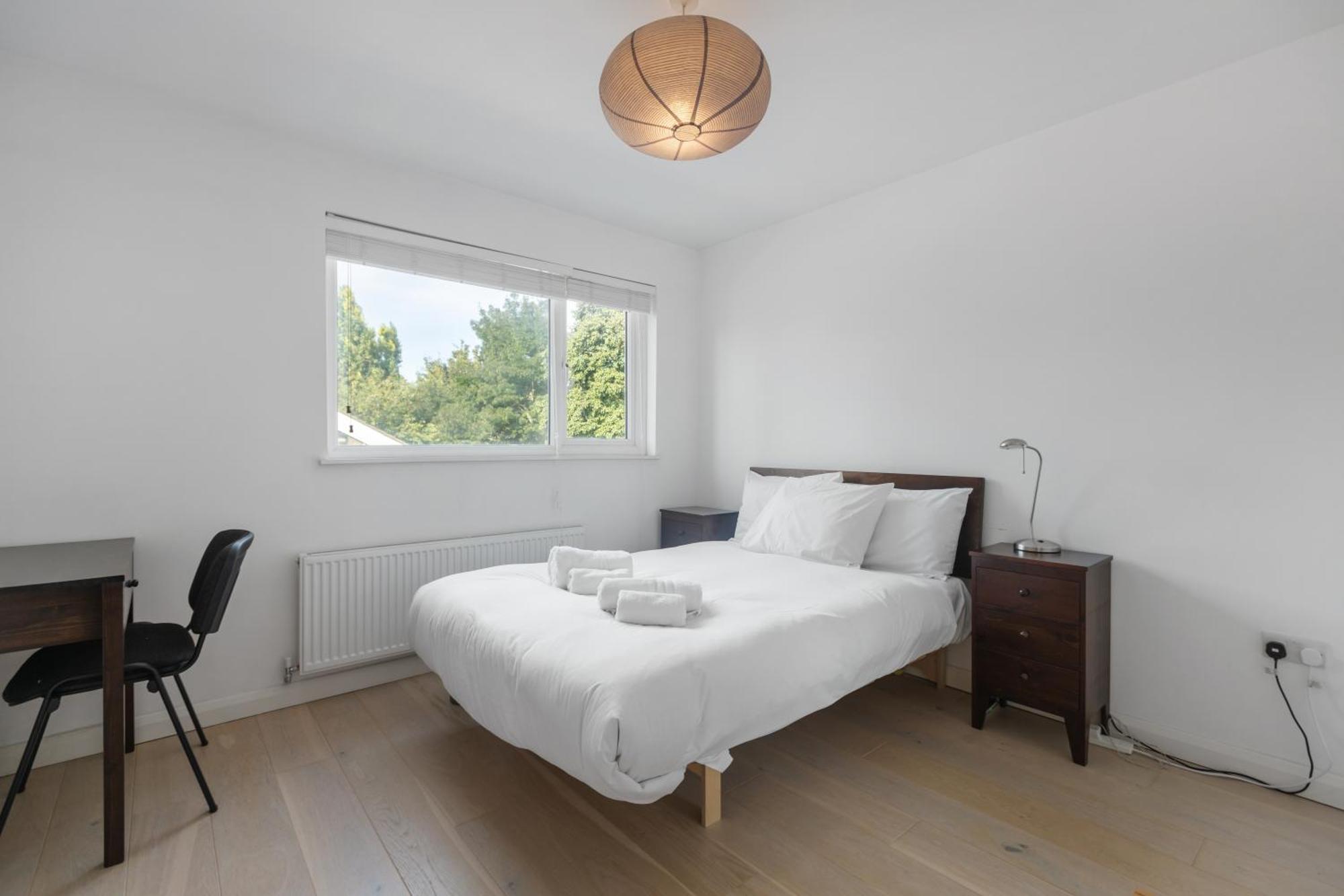 4 Bed 2 Bath - Modern Flat Right On Columbia Road! Holiday home