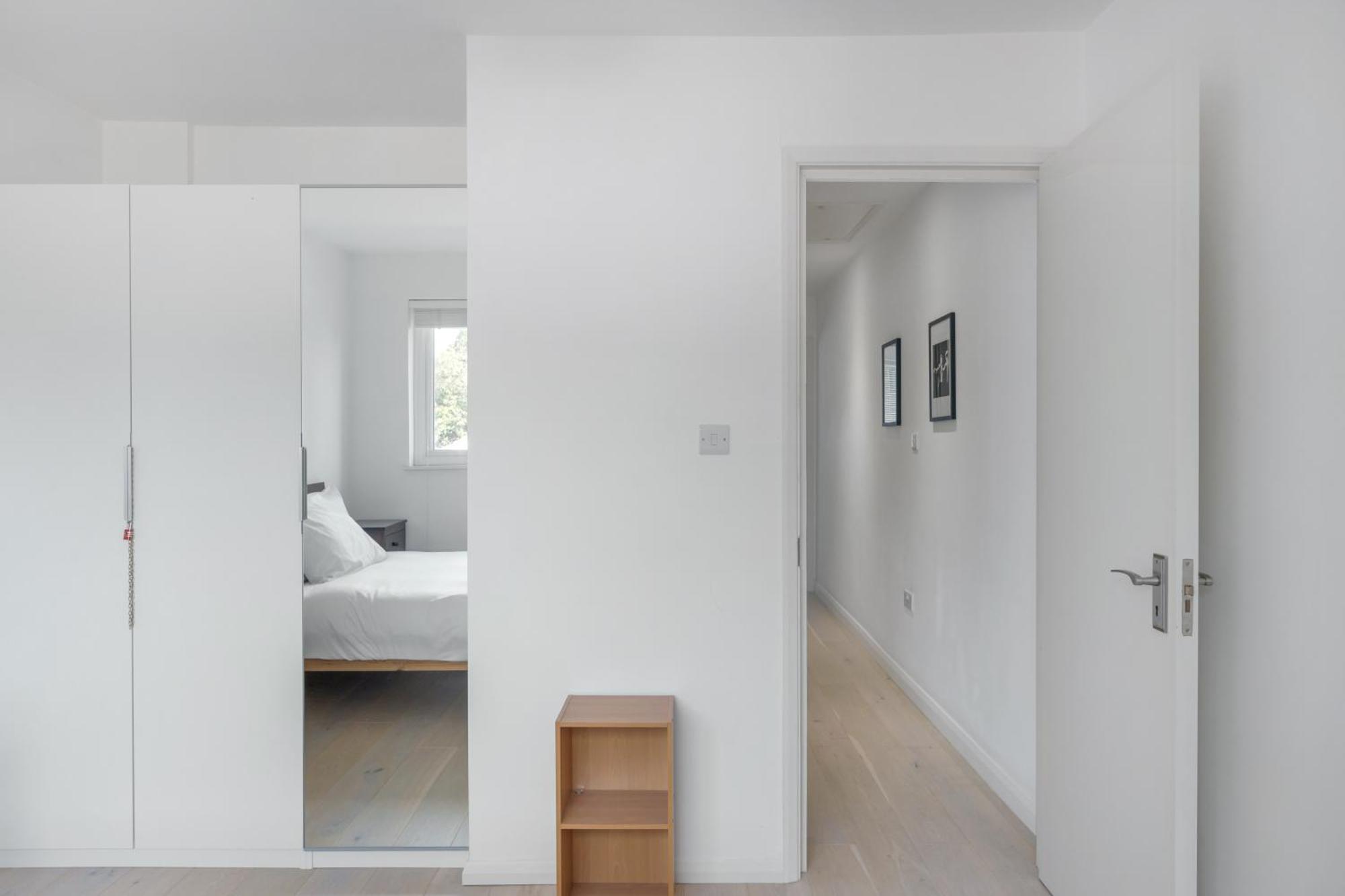 Holiday home 4 Bed 2 Bath - Modern Flat Right On Columbia Road! *