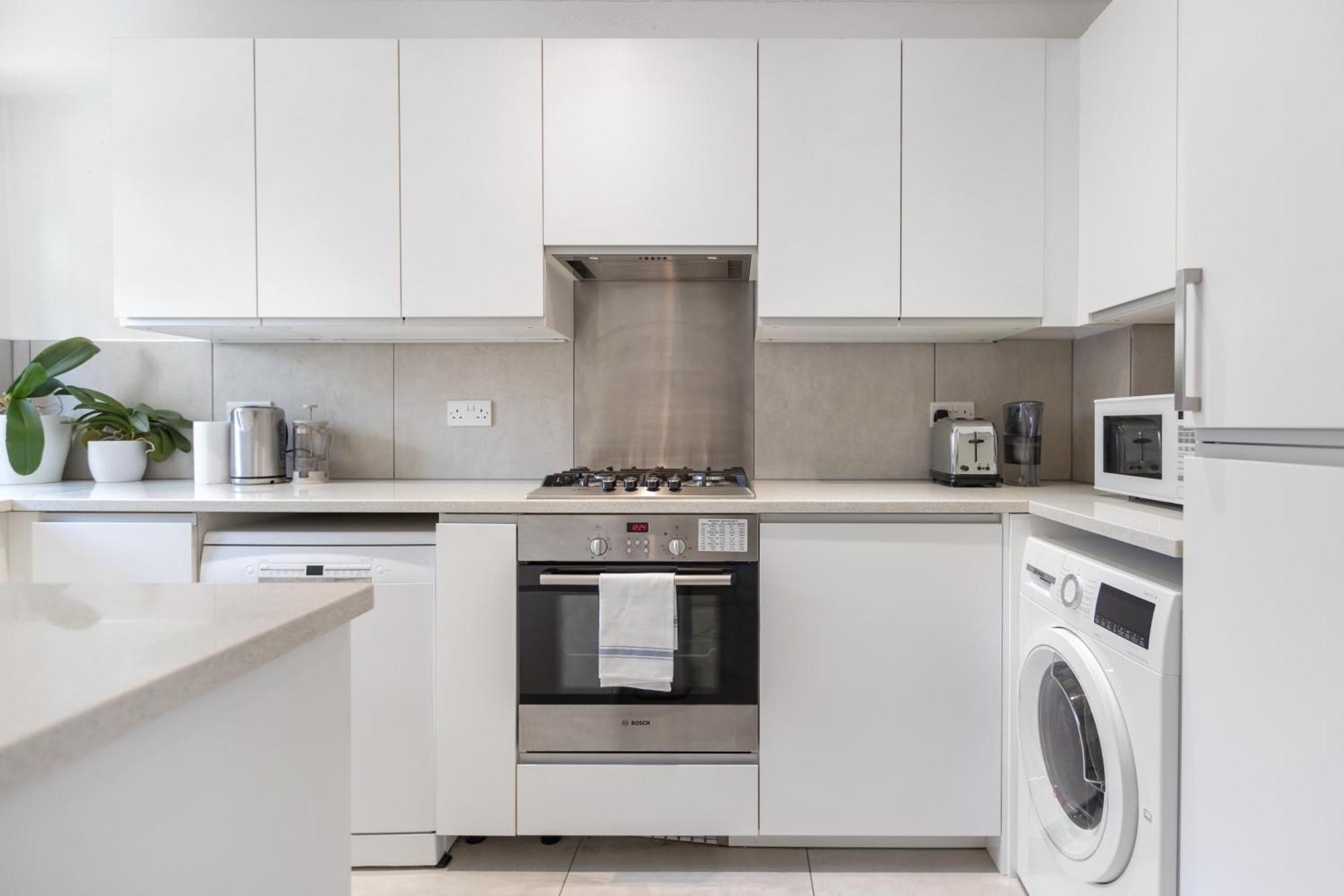 4 Bed 2 Bath - Modern Flat Right On Columbia Road! *