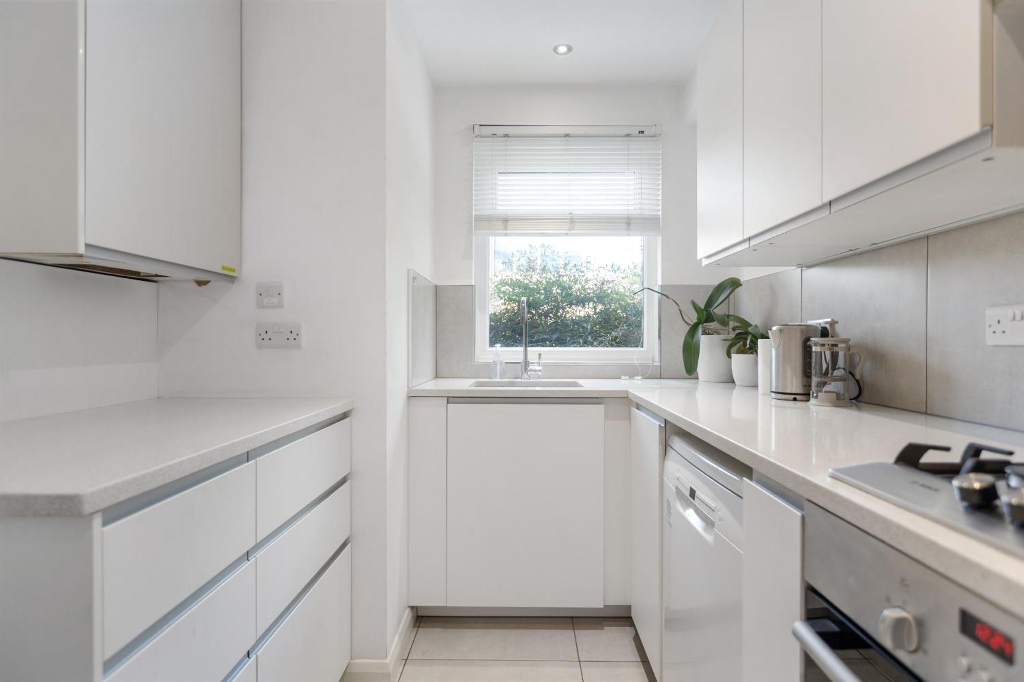 4 Bed 2 Bath - Modern Flat Right On Columbia Road! London