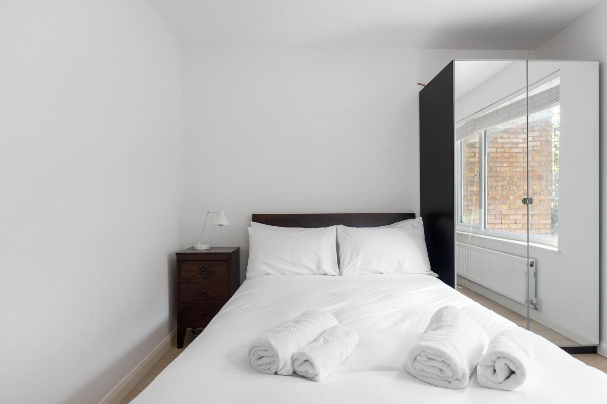 Holiday home 4 Bed 2 Bath - Modern Flat Right On Columbia Road! London