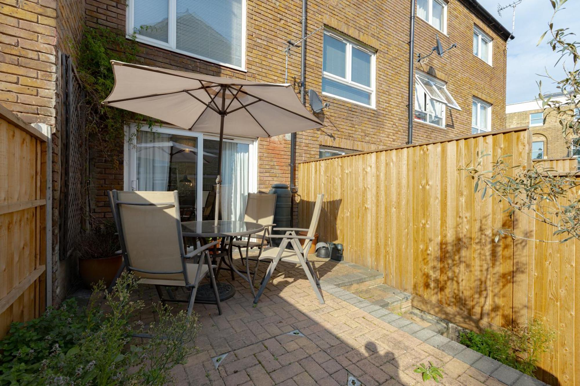 Holiday home 4 Bed 2 Bath - Modern Flat Right On Columbia Road!