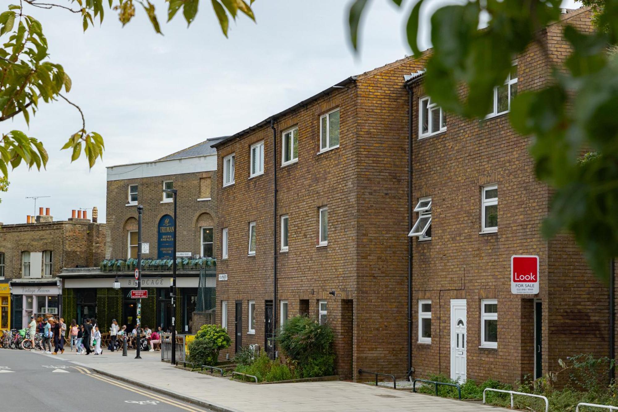 4 Bed 2 Bath - Modern Flat Right On Columbia Road! *