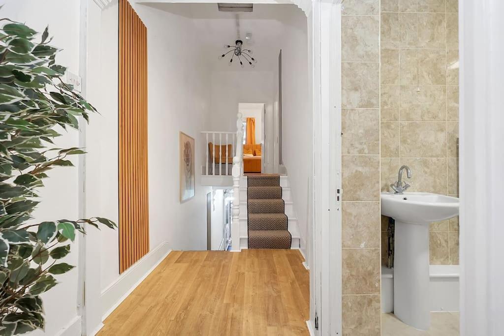 Enquires At The Panel By Harlington 8 Bed Appartement Londres