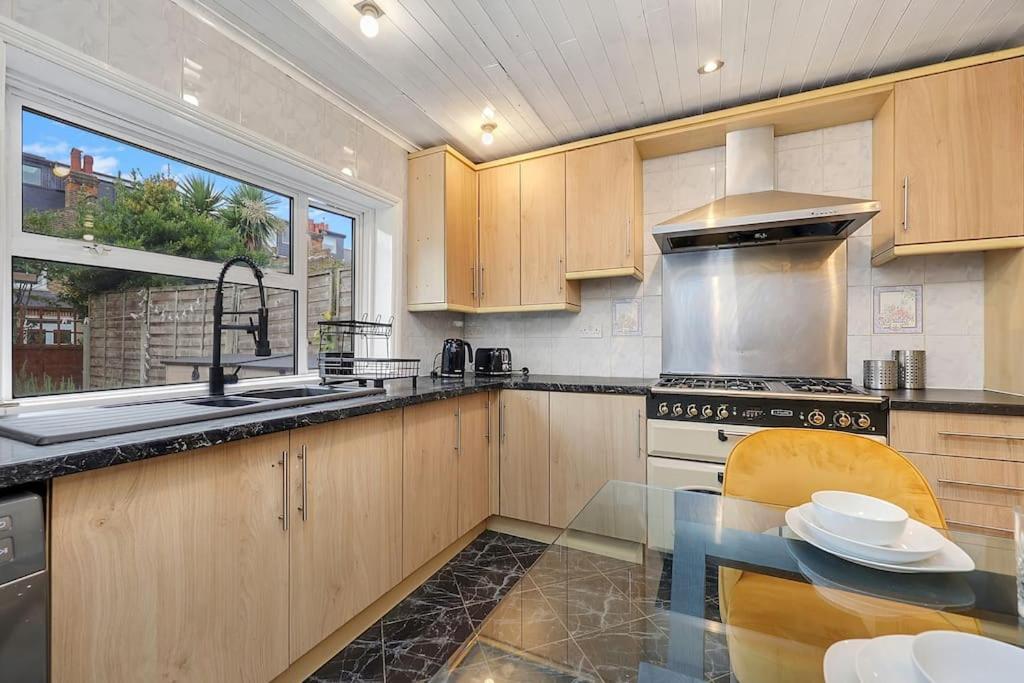 Appartement Enquires At The Panel By Harlington 8 Bed Londres