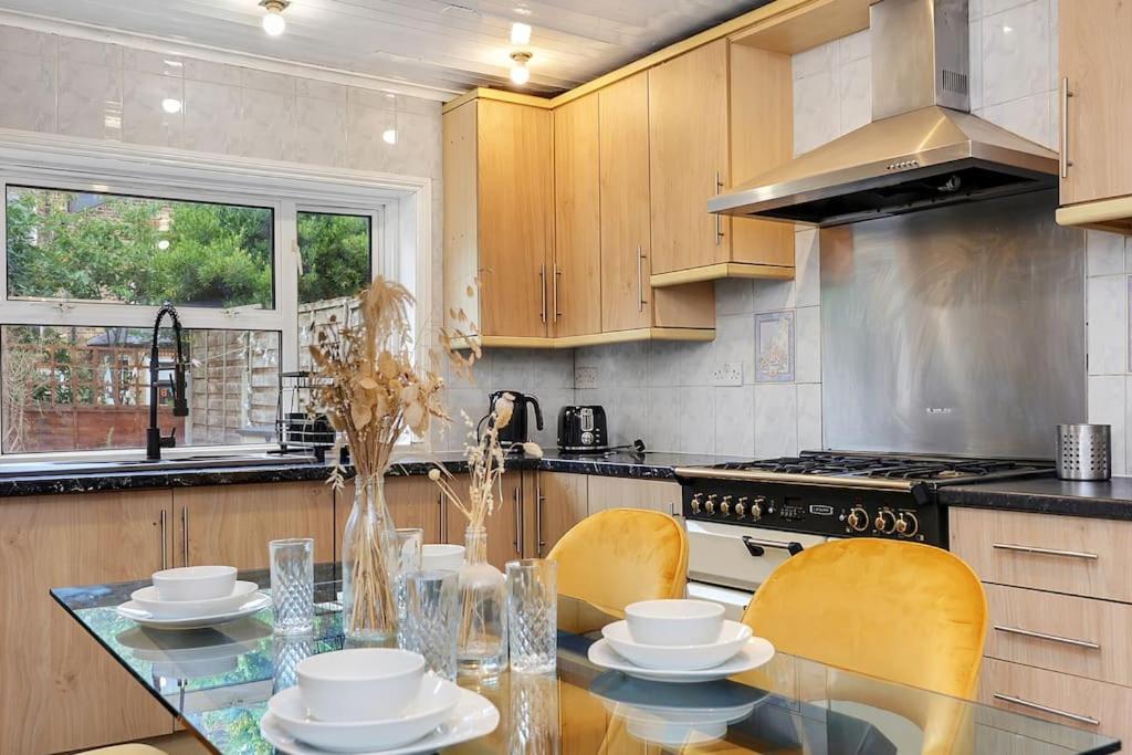 Enquires At The Panel By Harlington 8 Bed Appartement Londres