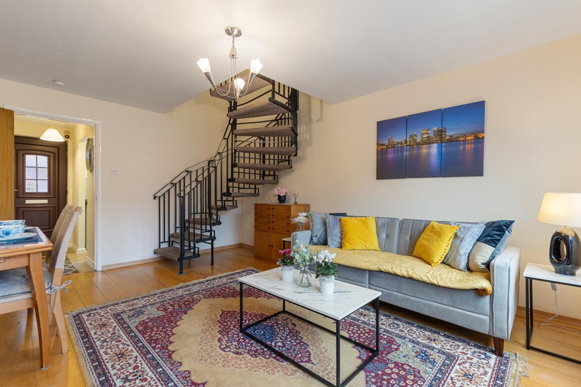 Cosy Canary Wharf House * London
