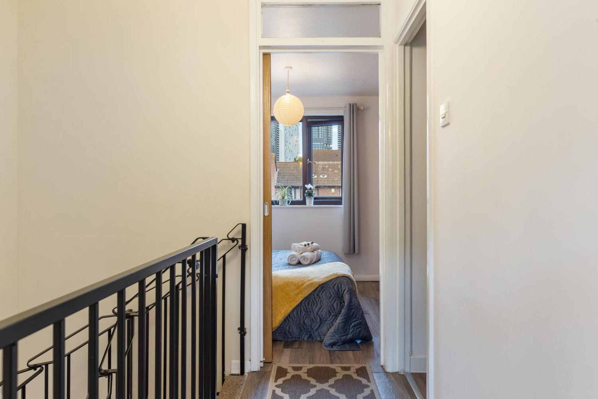 Cosy Canary Wharf House Apartment *