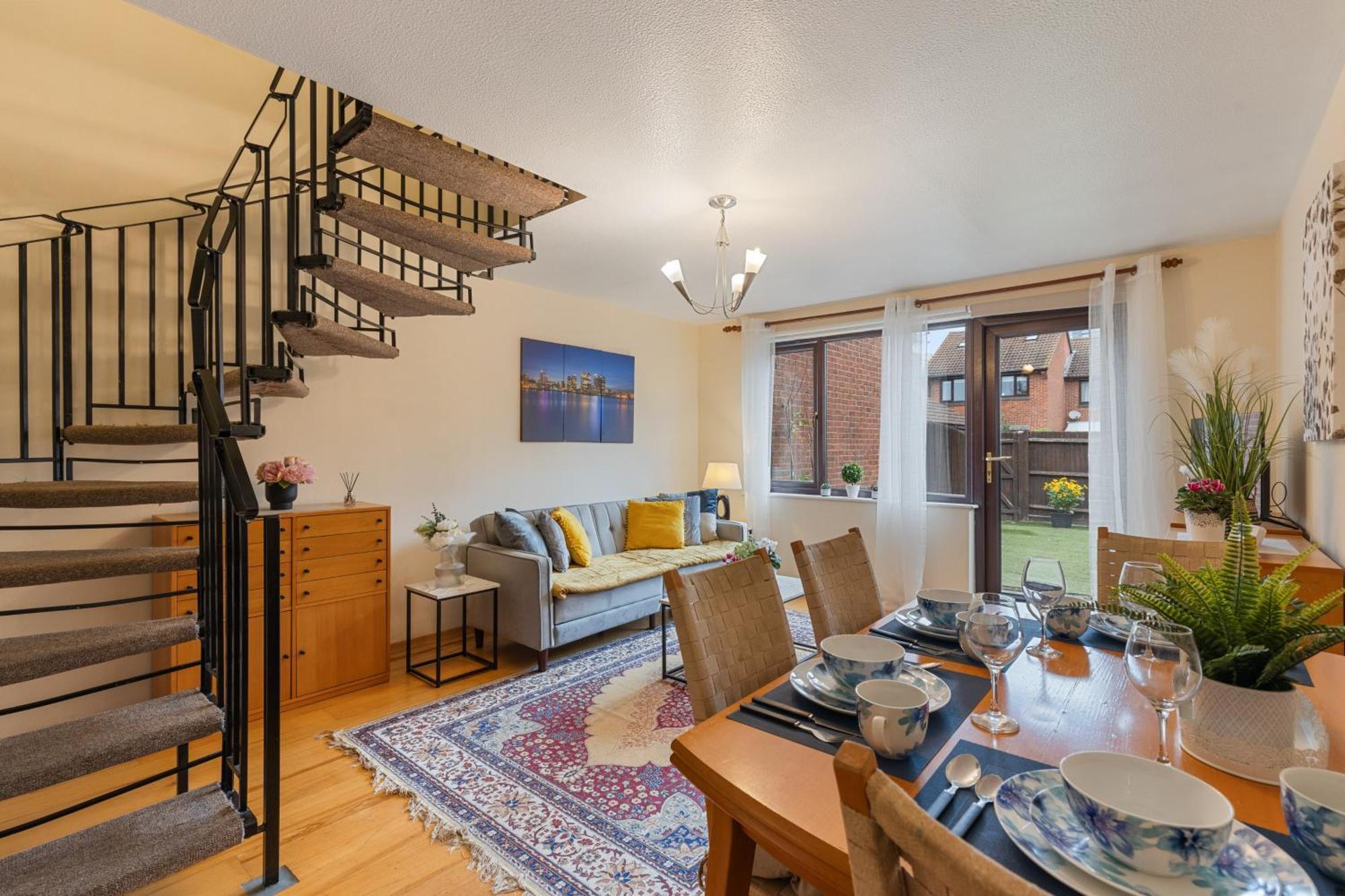 Cosy Canary Wharf House *
