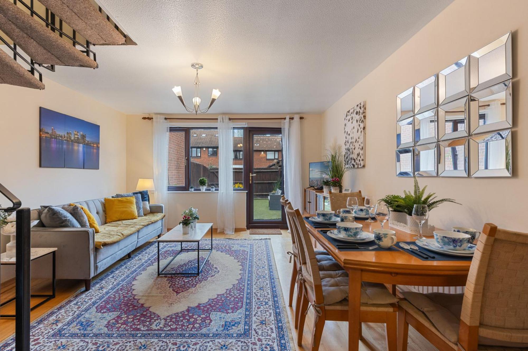Cosy Canary Wharf House Apartment London