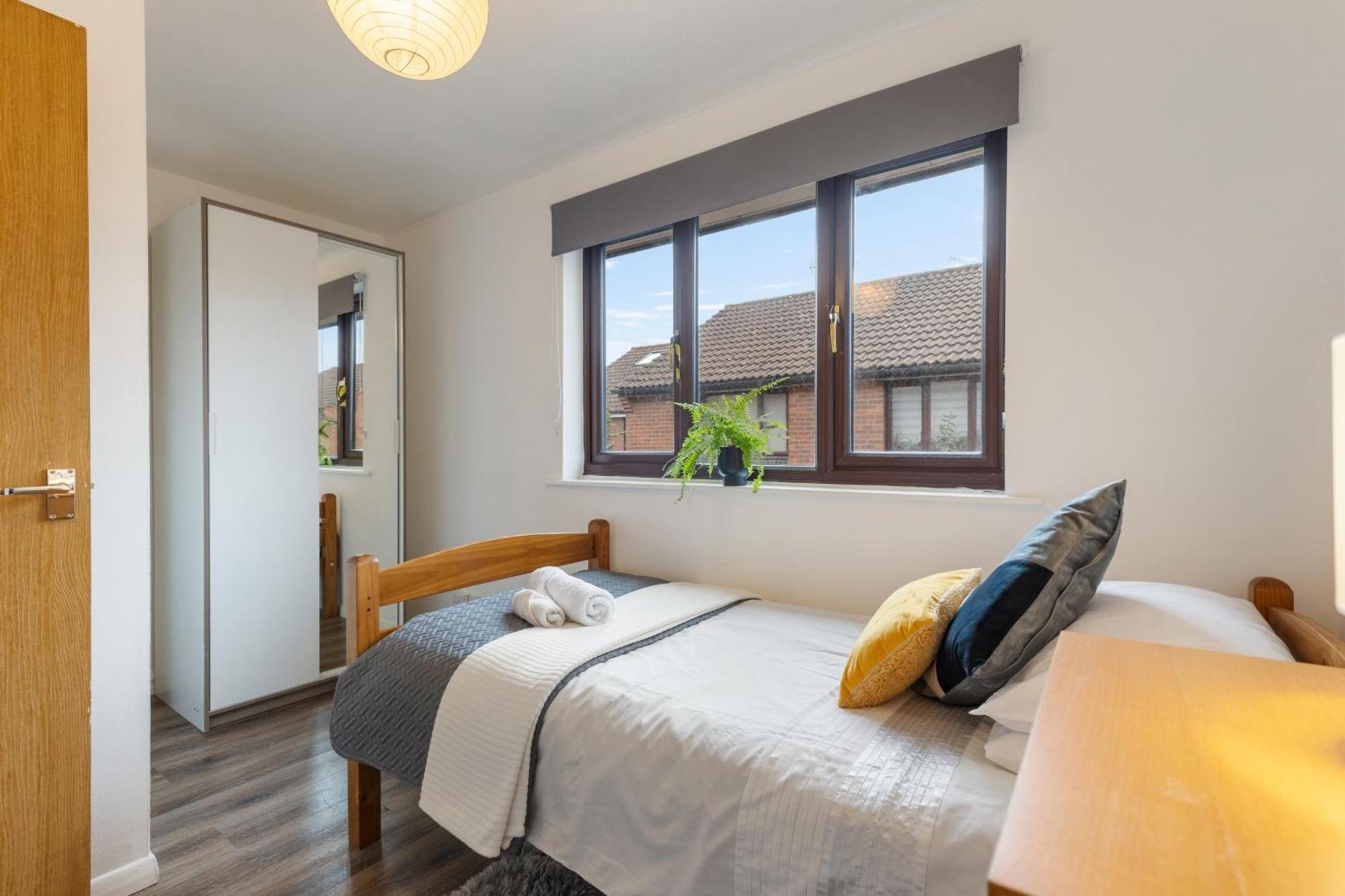 Cosy Canary Wharf House