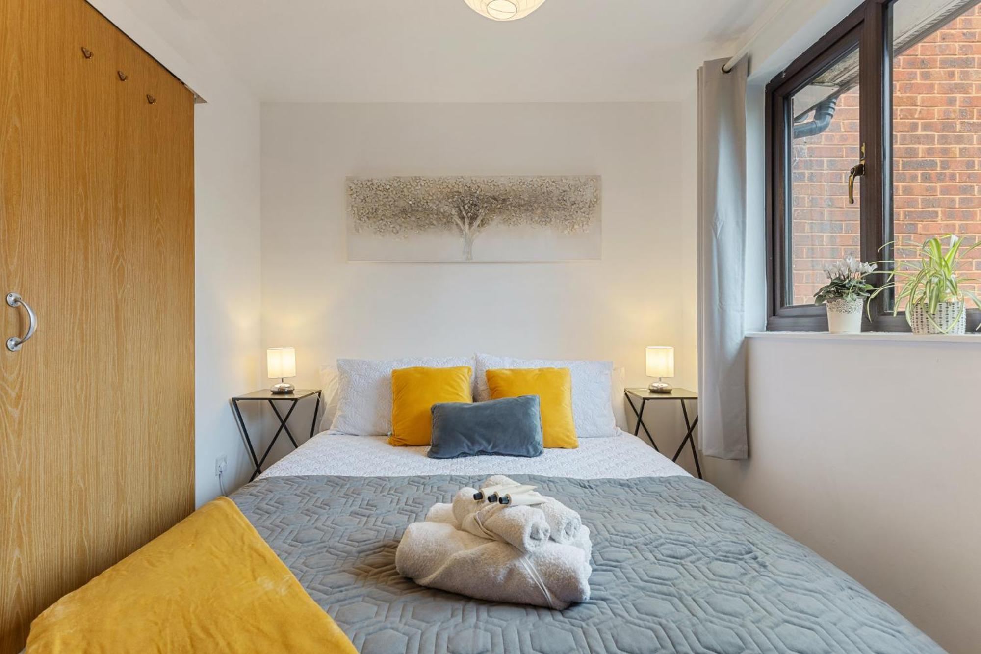 Cosy Canary Wharf House Apartment London
