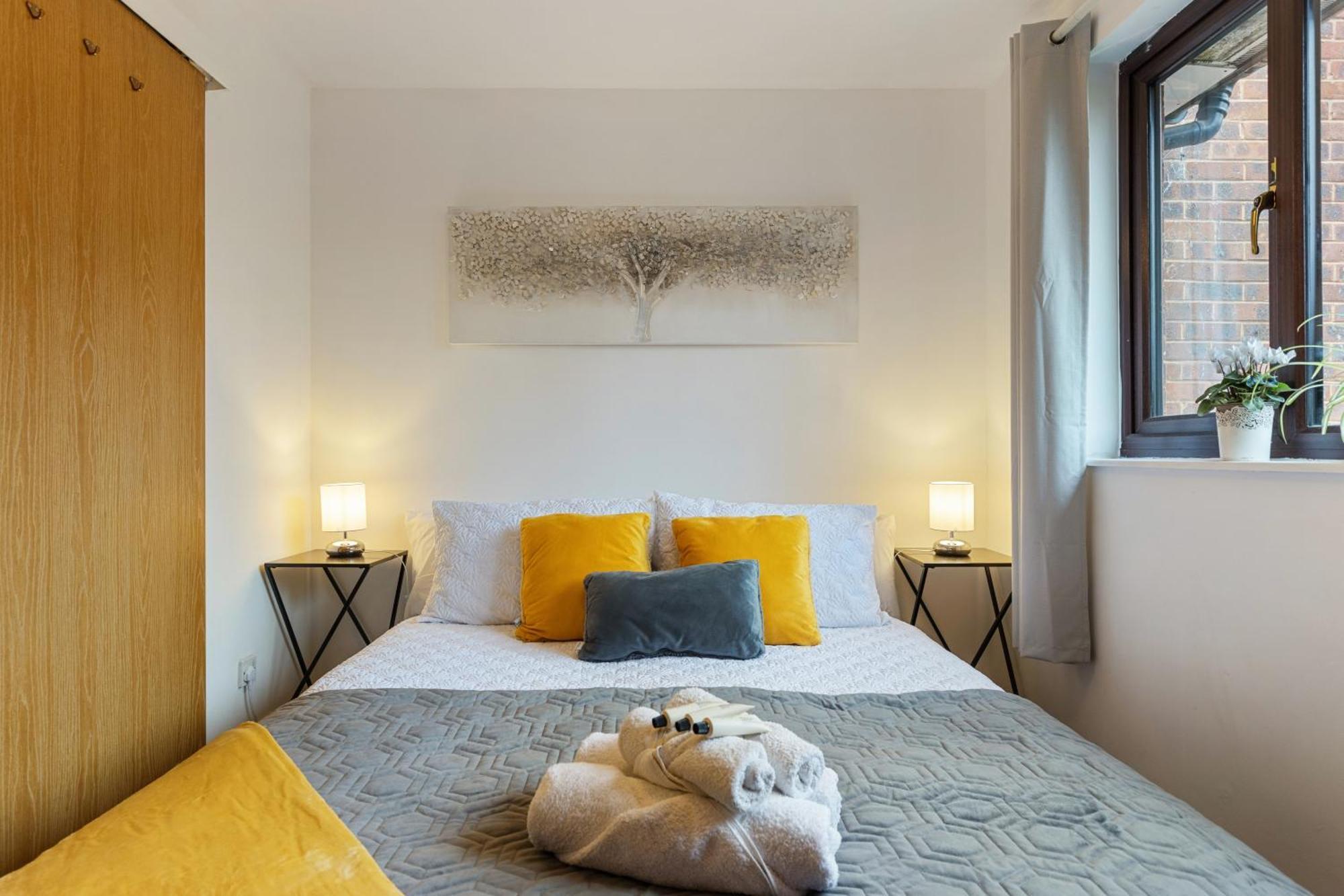Cosy Canary Wharf House London